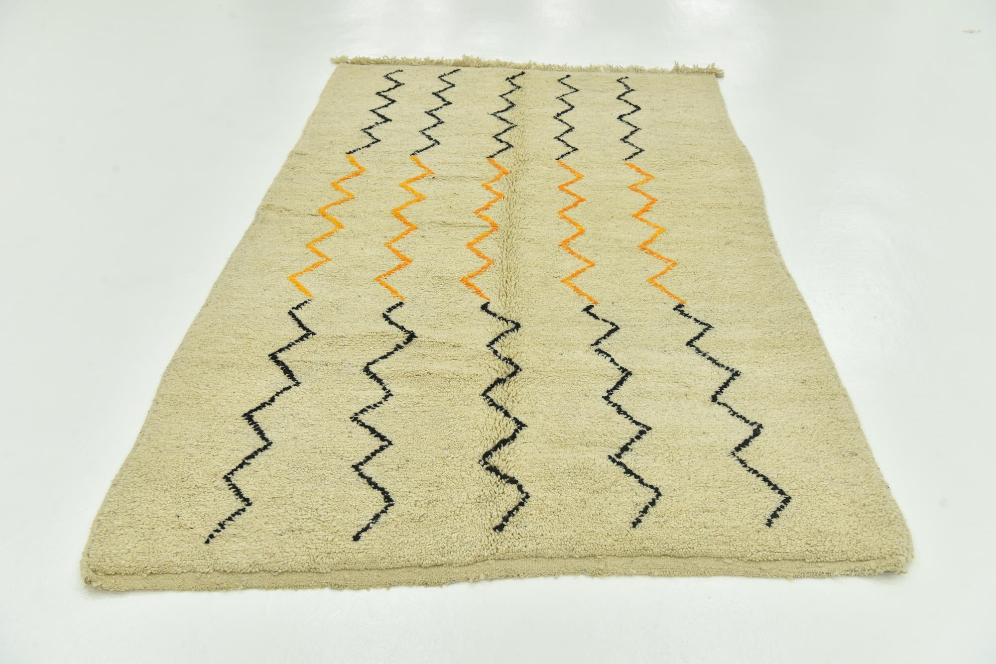 5' x 8' 5 Hand Knotted Moroccan Wool Rug
