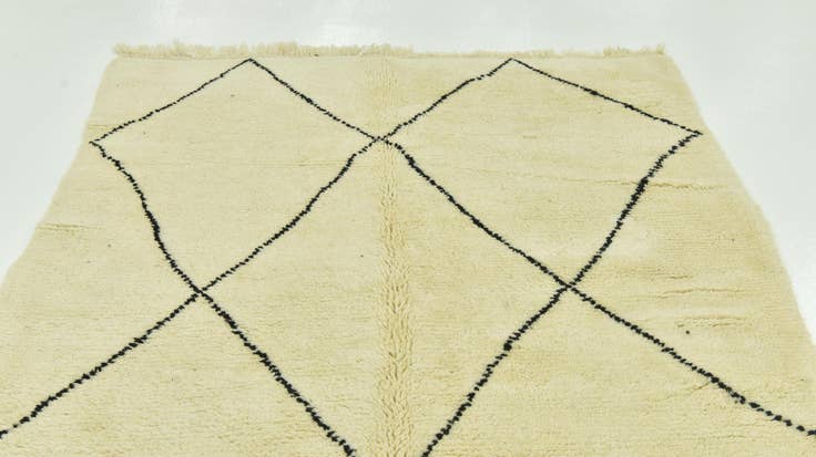 Detail image of 4' 10 x 8' 3 Hand Knotted Moroccan Wool Rug