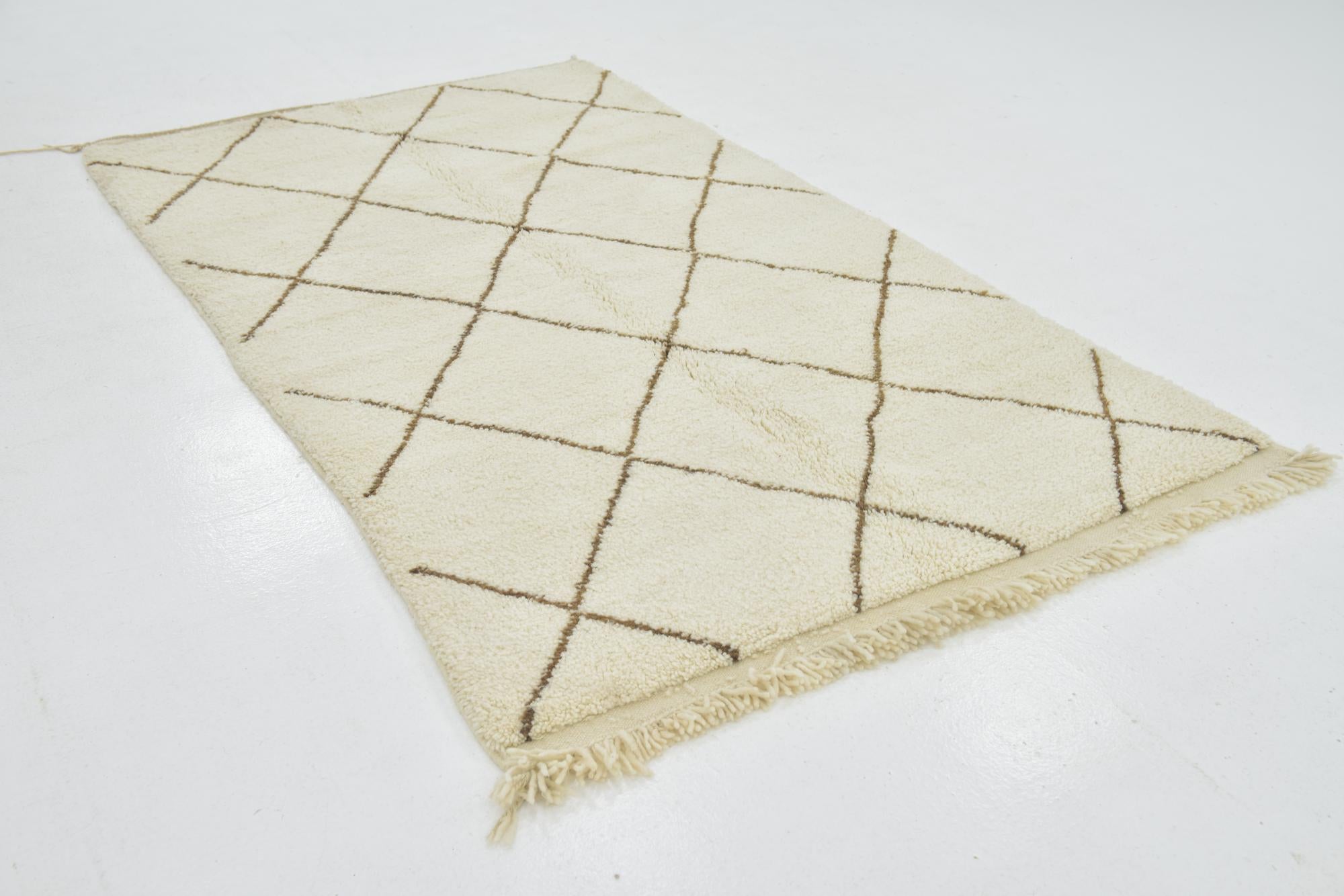 4' 9 x 8' 3 Hand Knotted Moroccan Wool Rug
