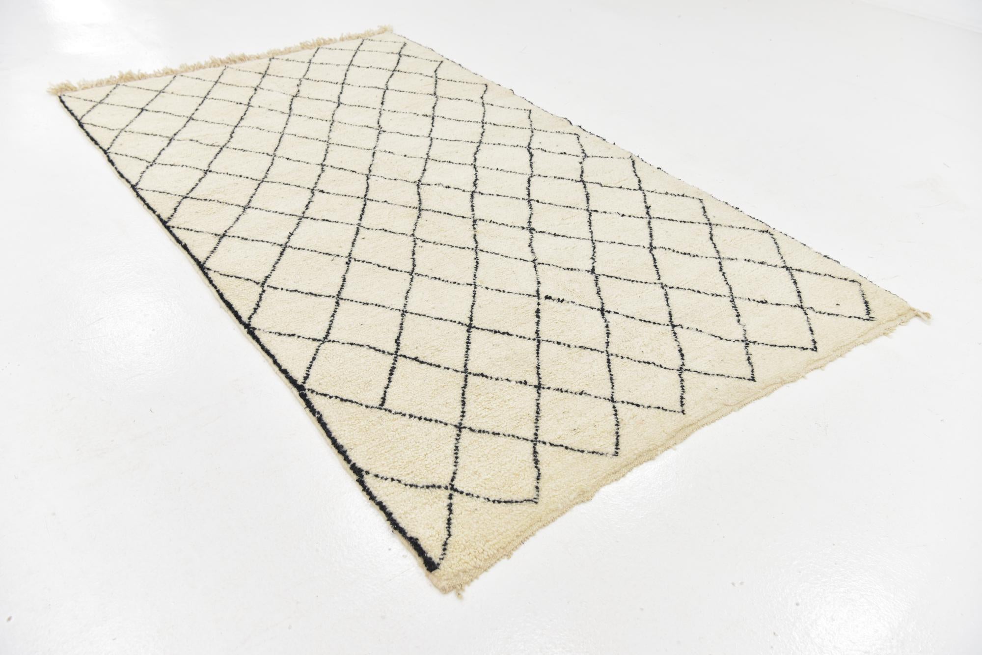 5' x 8' 8 Hand Knotted Moroccan Wool Rug