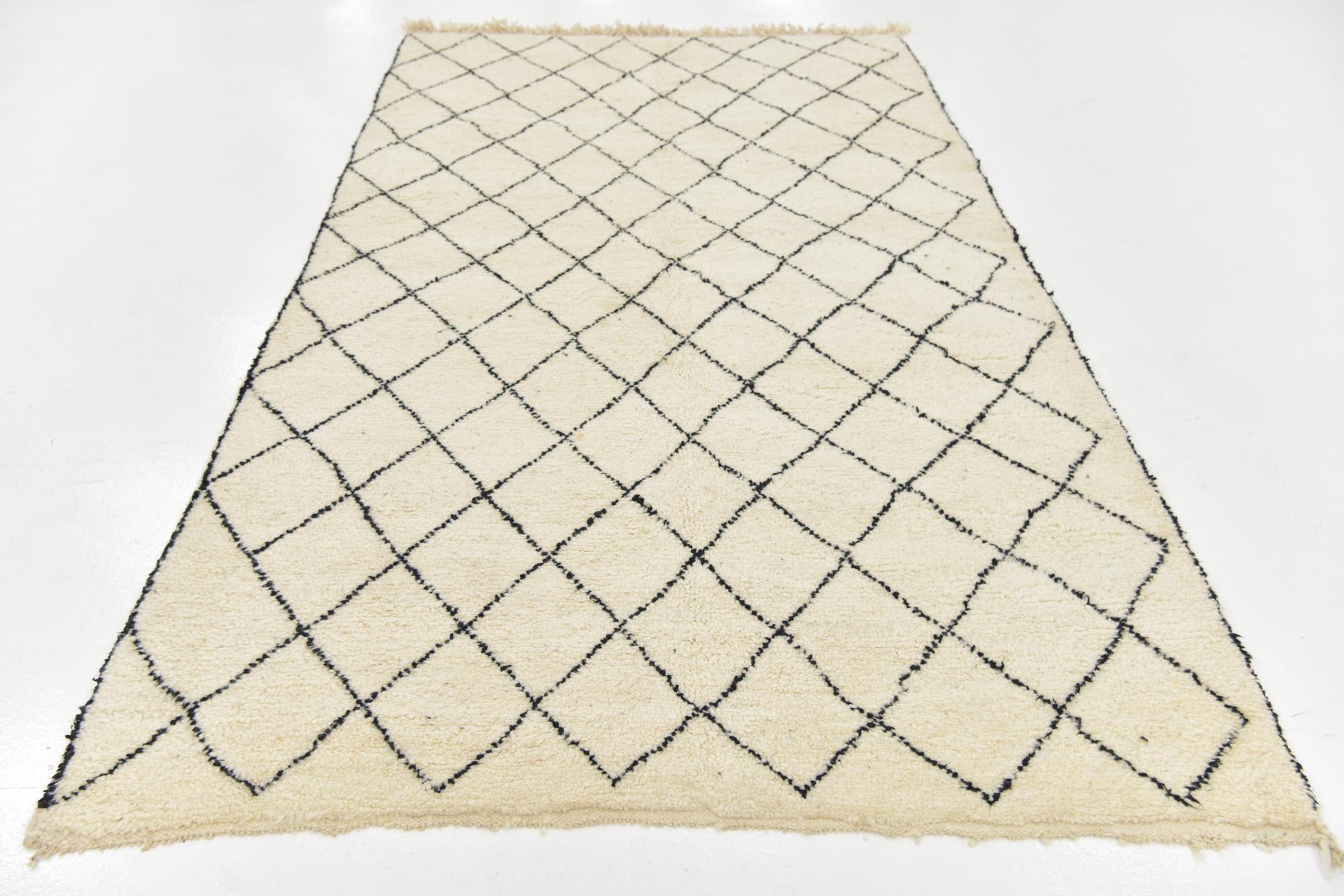 5' x 8' 8 Hand Knotted Moroccan Wool Rug