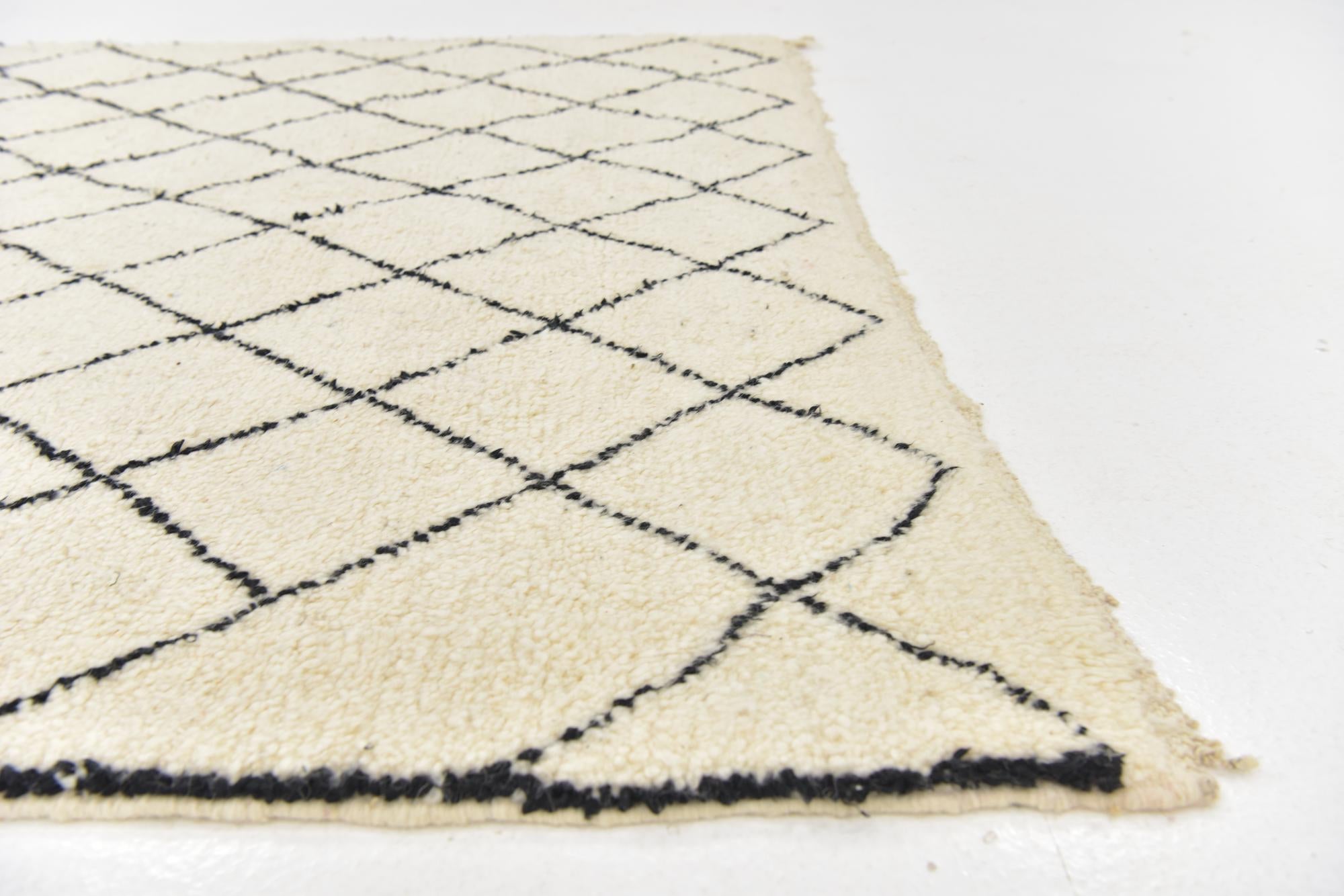 5' x 8' 8 Hand Knotted Moroccan Wool Rug
