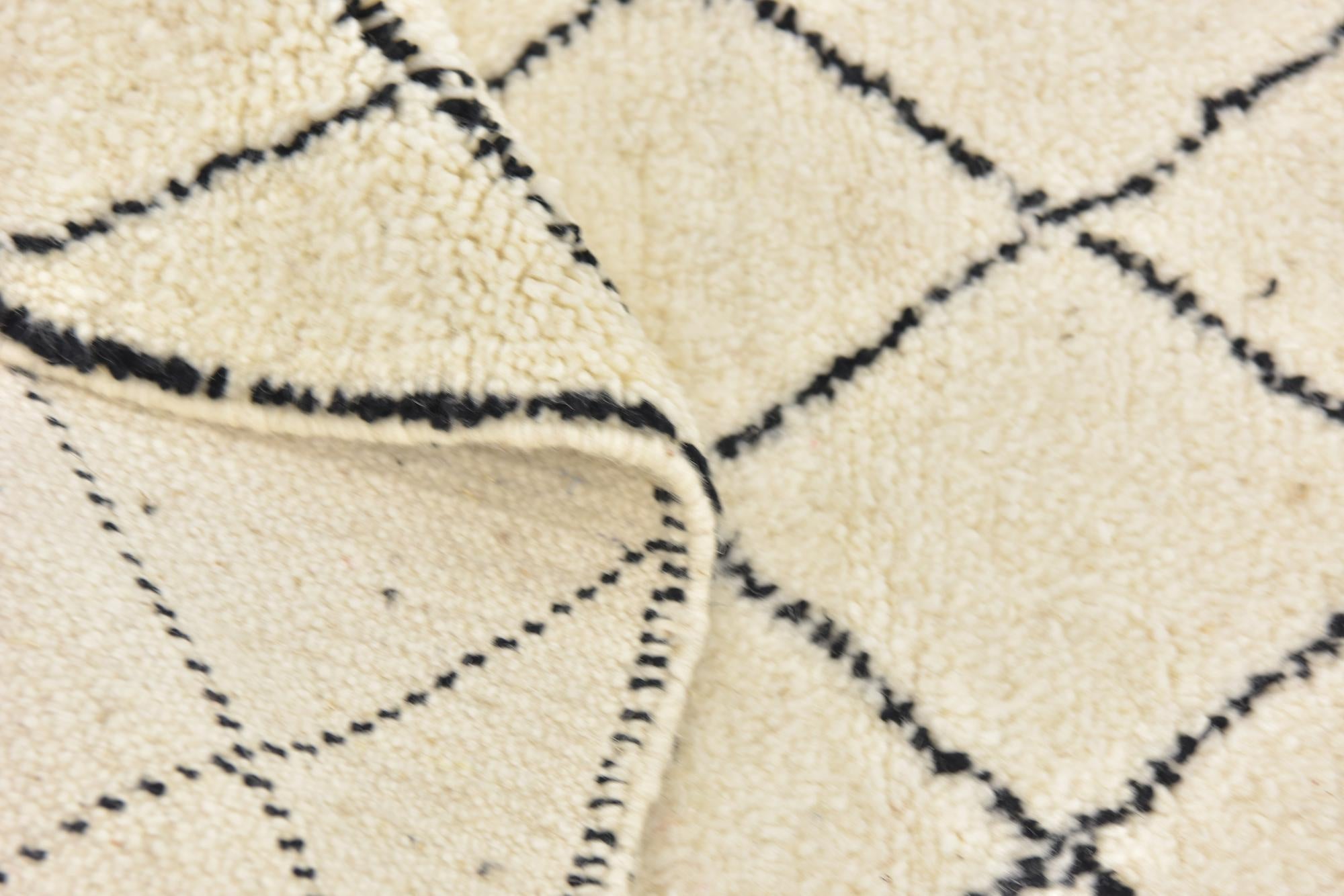 5' x 8' 8 Hand Knotted Moroccan Wool Rug