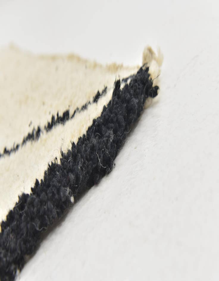 Detail image of 6' 8 x 9' 10  Hand Knotted Moroccan Wool Rug