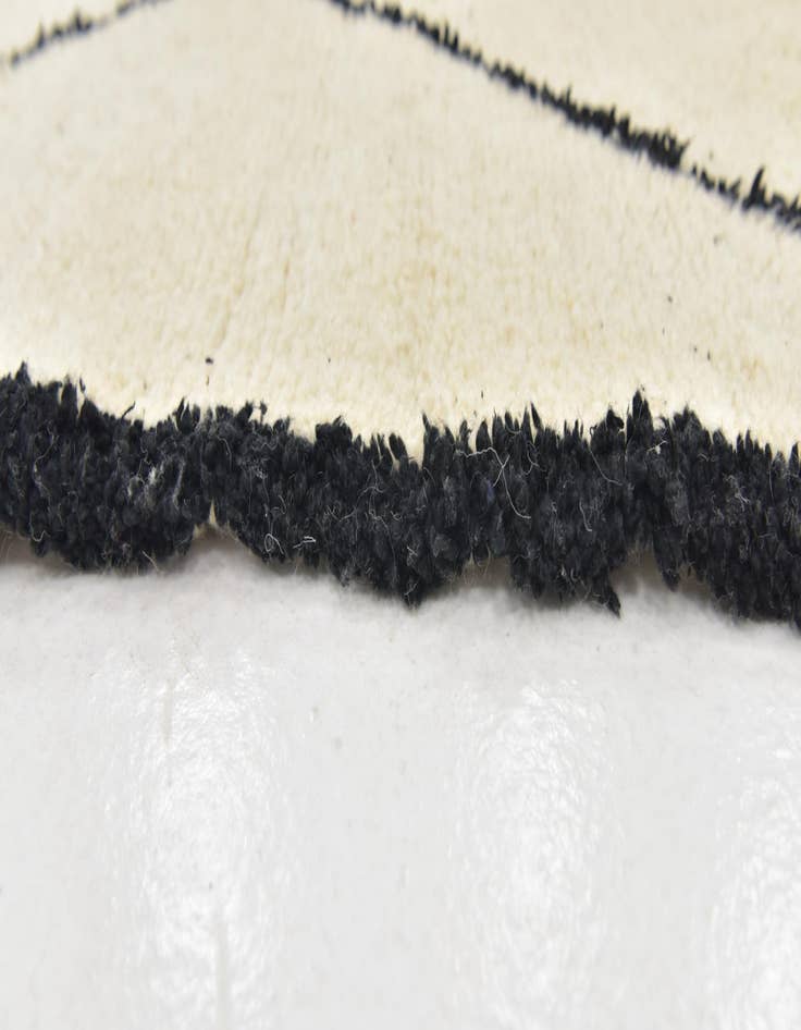 Detail image of 6' 8 x 9' 10  Hand Knotted Moroccan Wool Rug