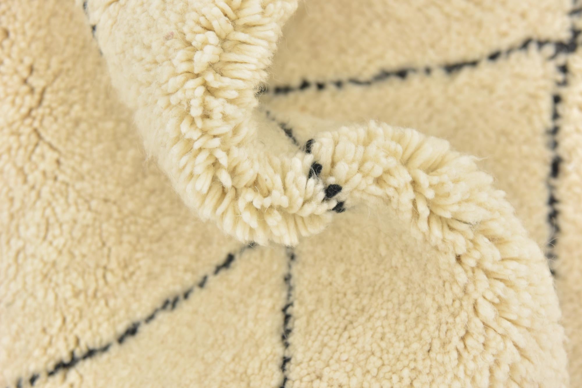 7' x 10' 2 Hand Knotted Moroccan Wool Rug