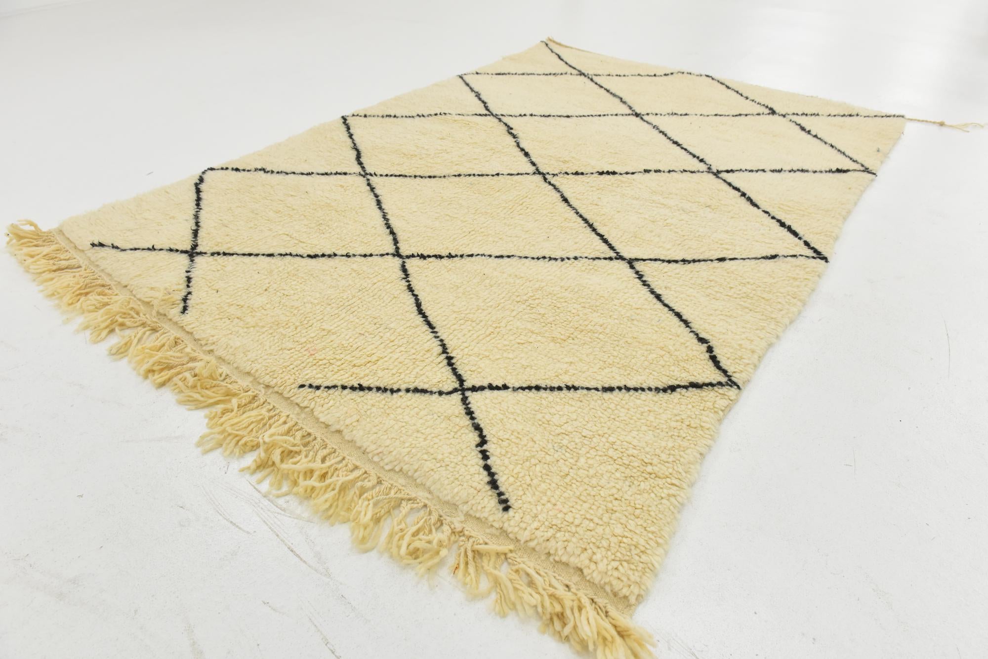 5' x 7' 6 Hand Knotted Moroccan Wool Rug