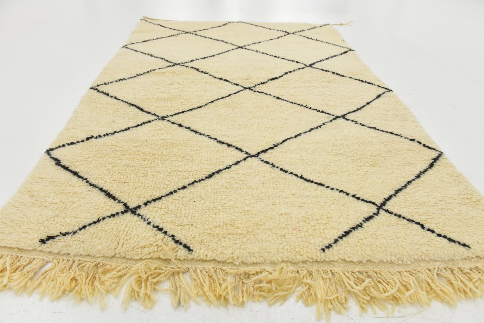 5' x 7' 6 Hand Knotted Moroccan Wool Rug