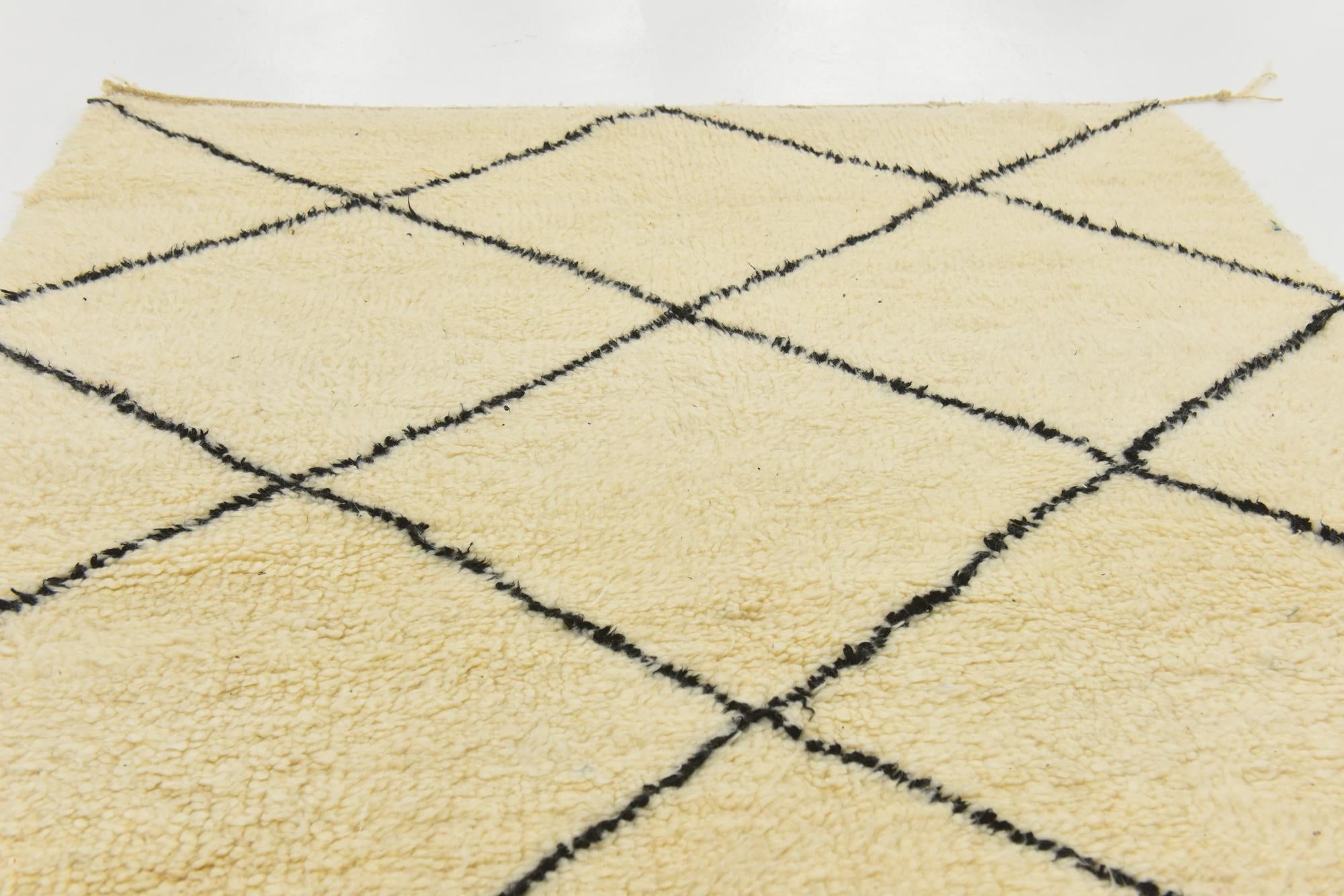 5' x 7' 6 Hand Knotted Moroccan Wool Rug