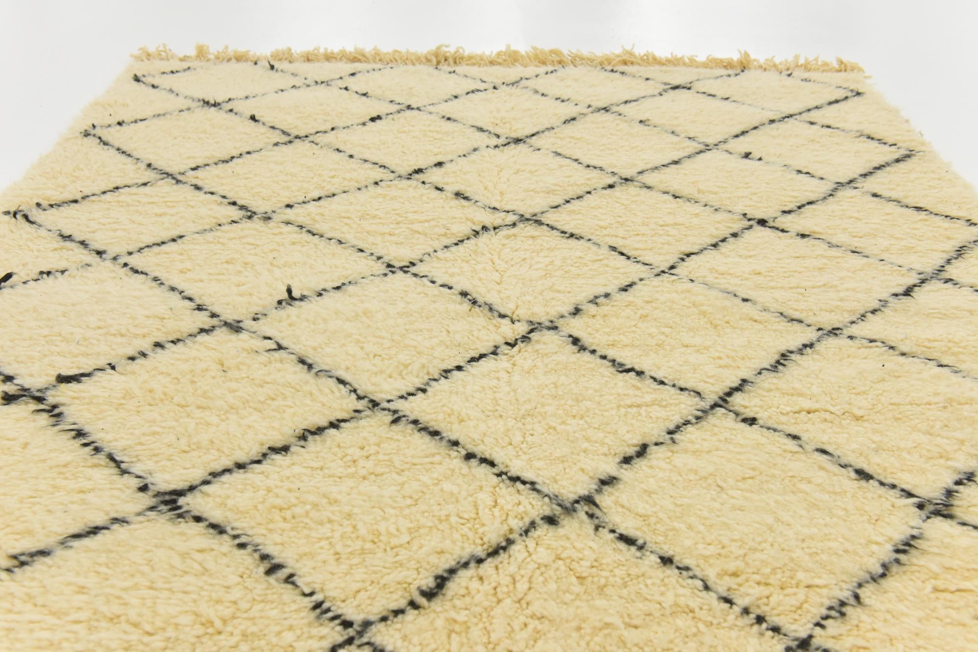 5' 5 x 8' 7 Hand Knotted Moroccan Wool Rug