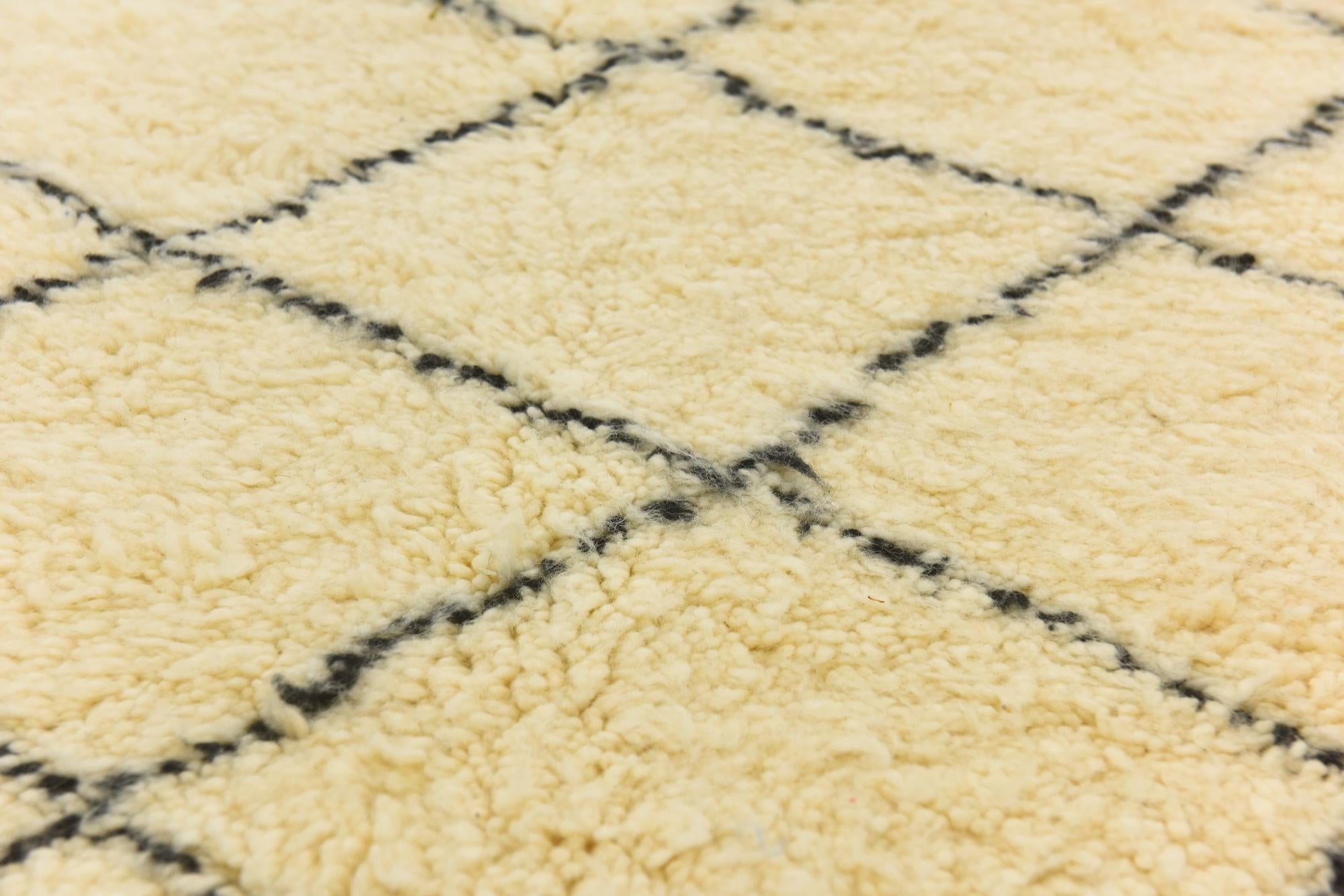 5' 5 x 8' 7 Hand Knotted Moroccan Wool Rug
