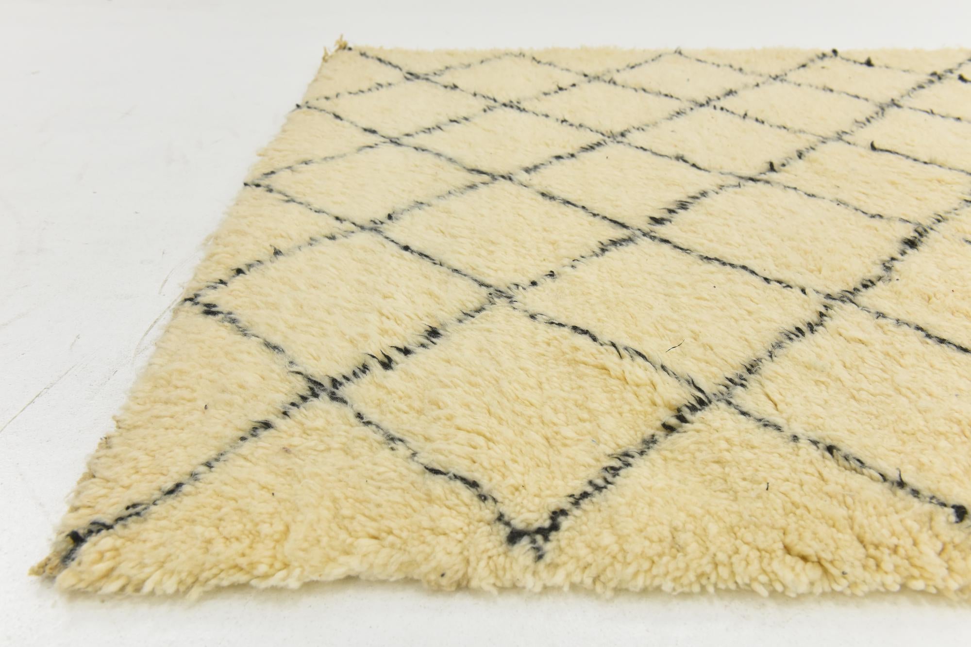 5' 5 x 8' 7 Hand Knotted Moroccan Wool Rug
