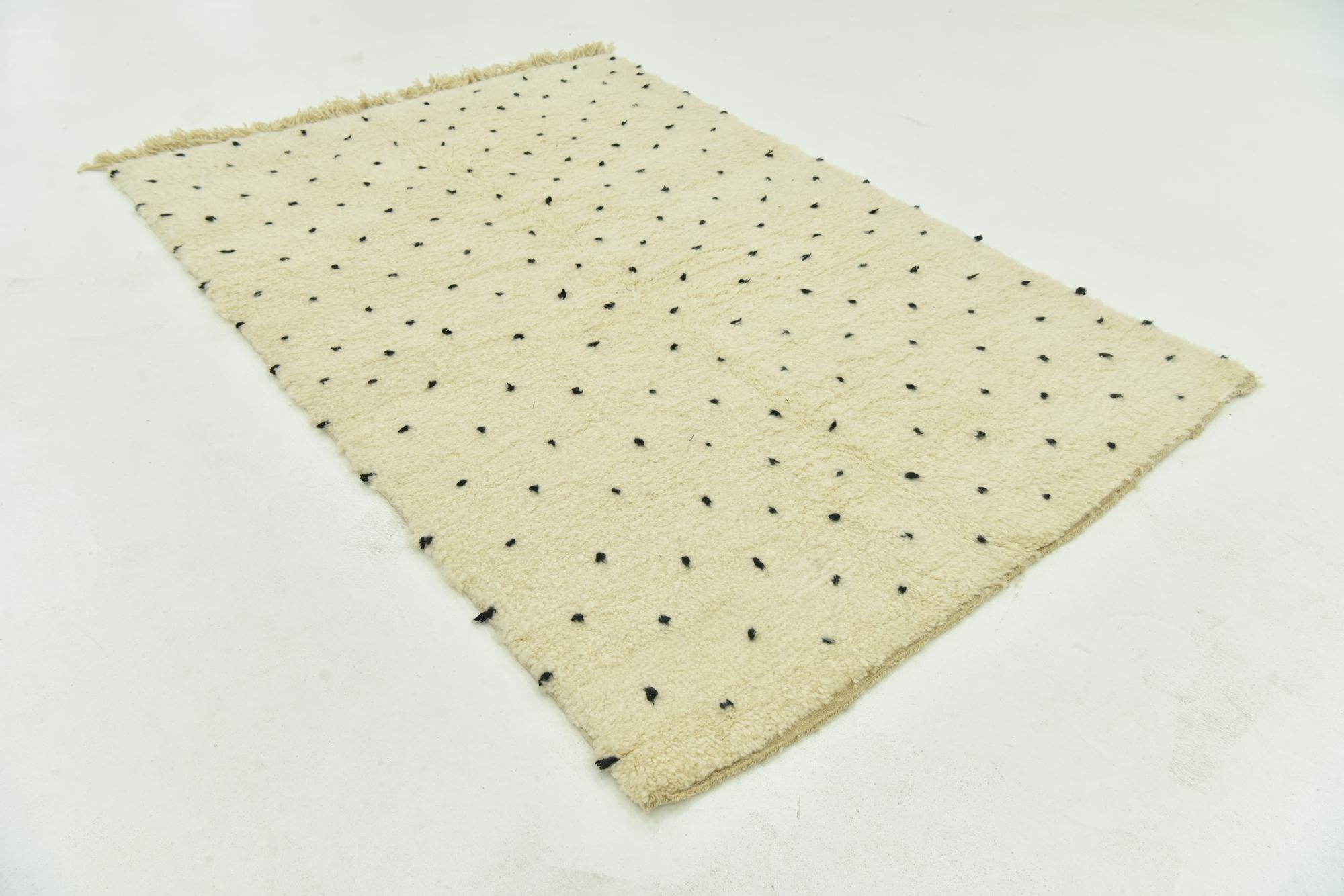 5' 2 x 7' 8 Hand Knotted Moroccan Wool Rug