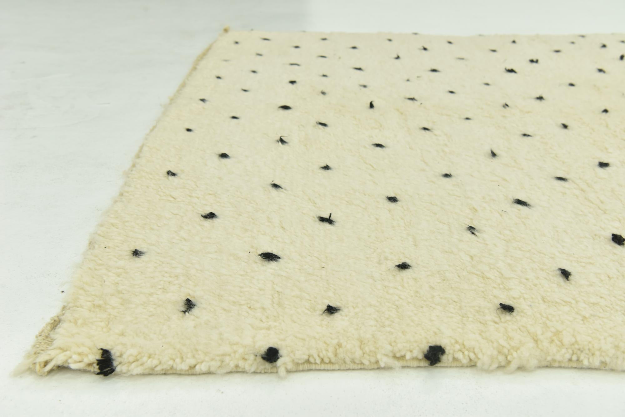 5' 2 x 7' 8 Hand Knotted Moroccan Wool Rug