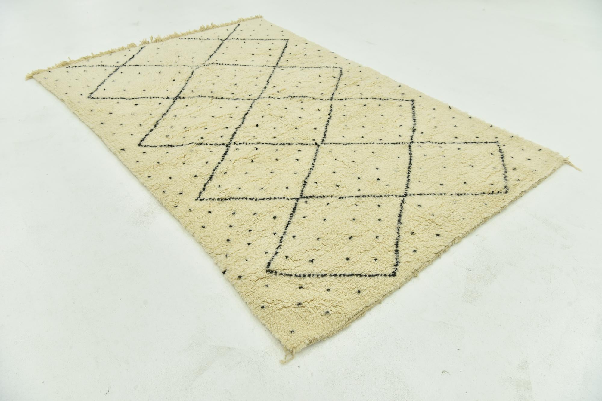 5' 6 x 8' 2 Hand Knotted Moroccan Wool Rug