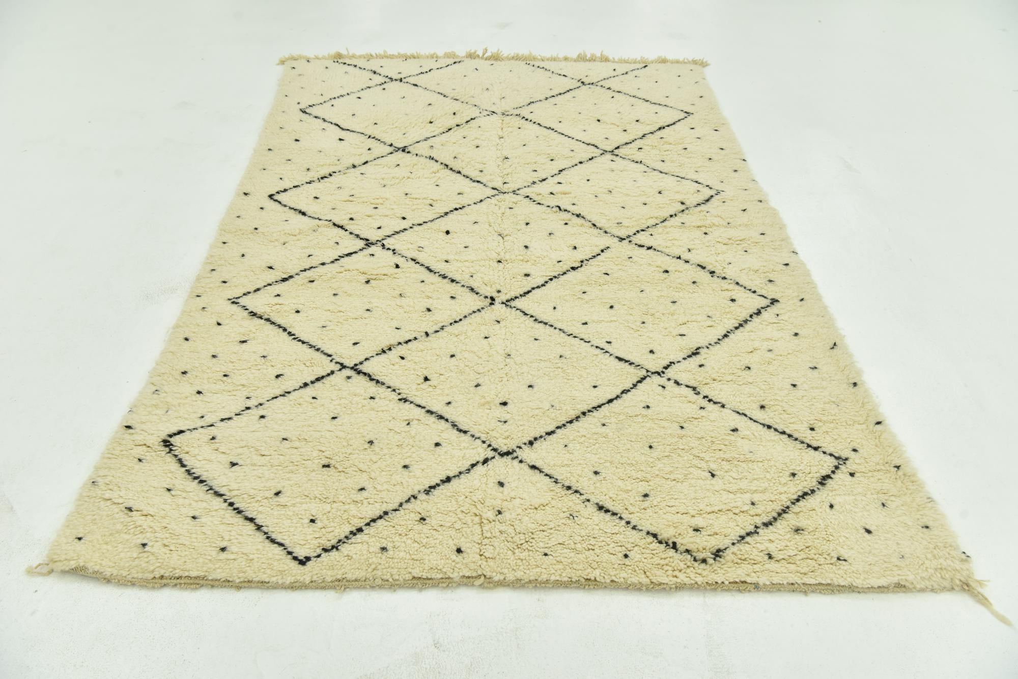 5' 6 x 8' 2 Hand Knotted Moroccan Wool Rug