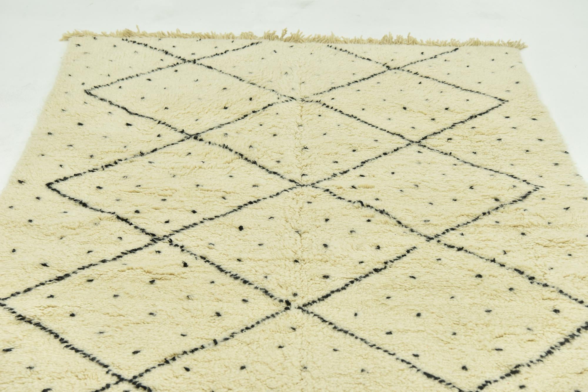5' 6 x 8' 2 Hand Knotted Moroccan Wool Rug