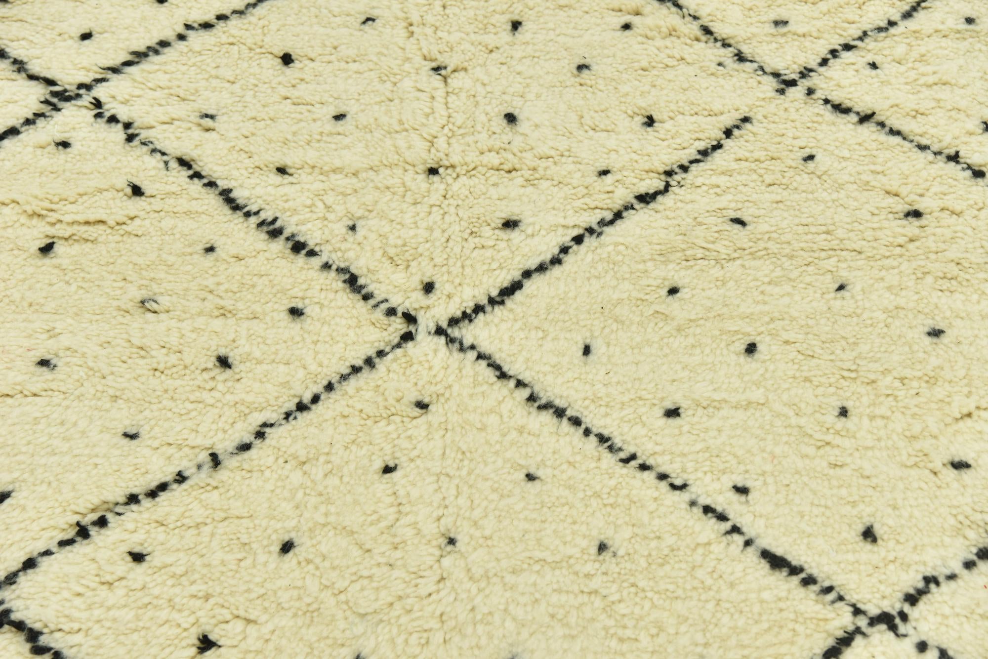 5' 6 x 8' 2 Hand Knotted Moroccan Wool Rug