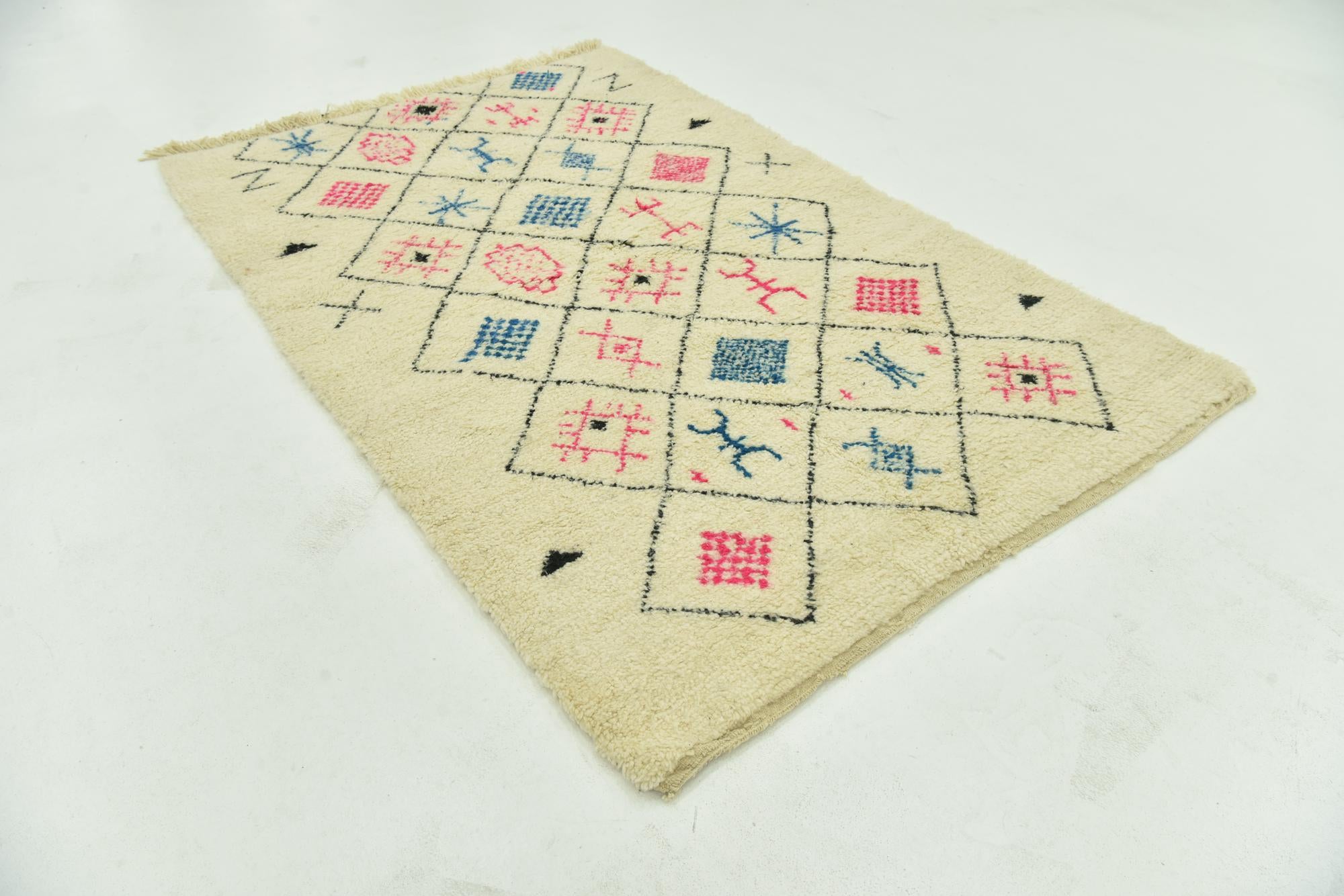5' 2 x 7' 9 Hand Knotted Moroccan Wool Rug