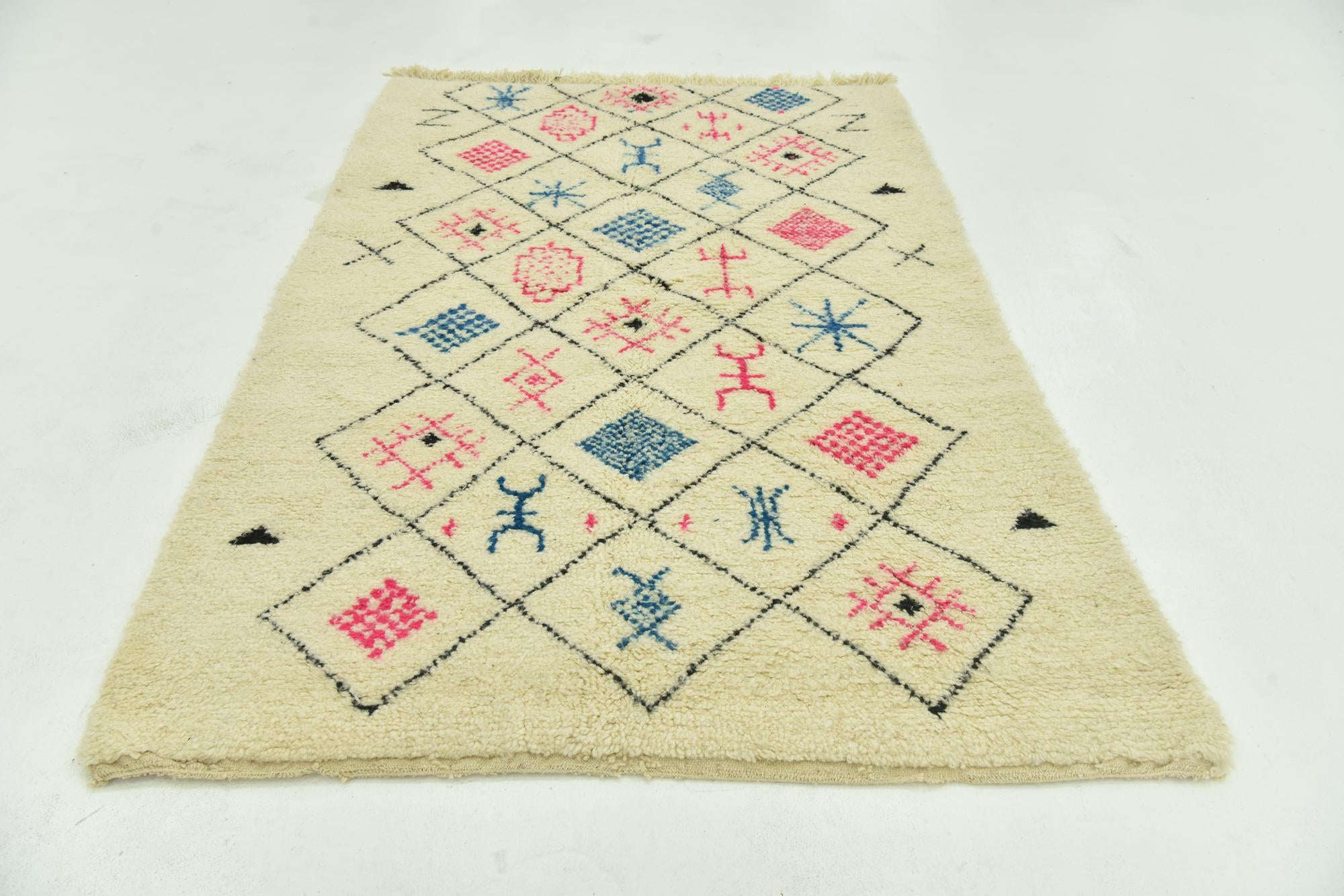 5' 2 x 7' 9 Hand Knotted Moroccan Wool Rug