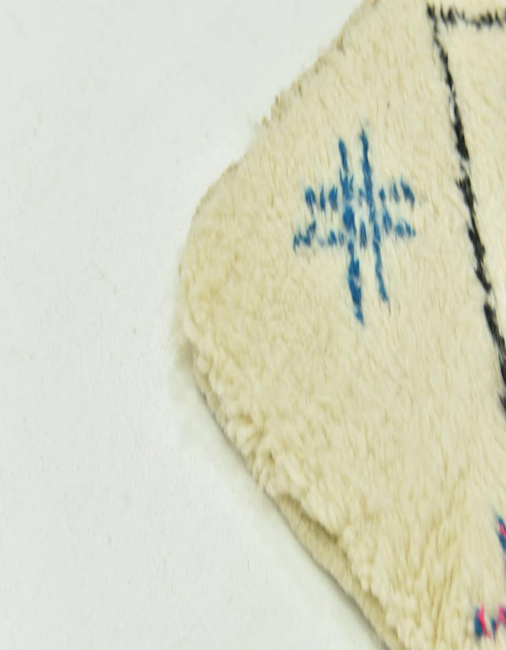 Detail image of 5' 6 x 7' 6  Hand Knotted Moroccan Wool Rug