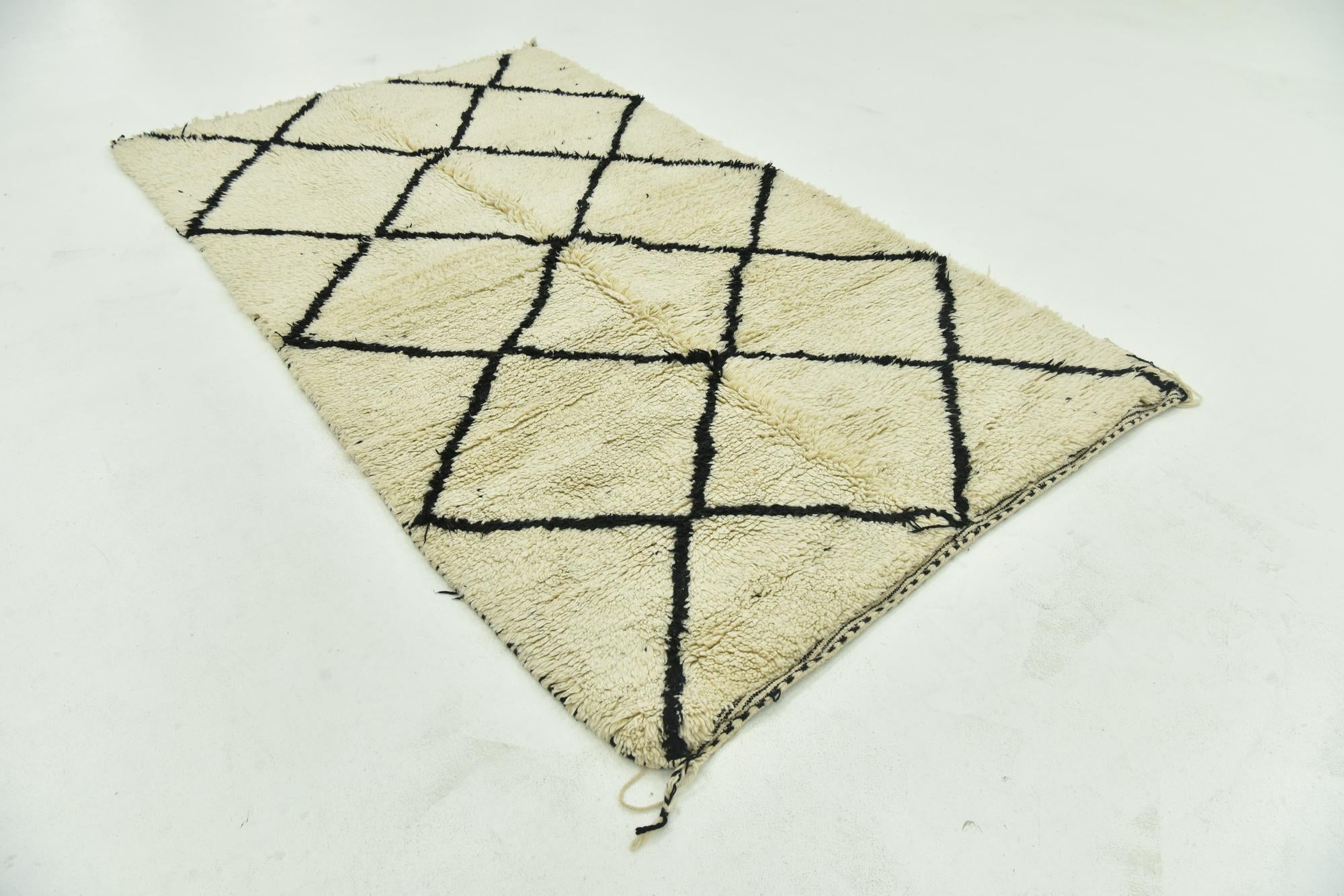 4' 10 x 8' 8 Hand Knotted Moroccan Wool Rug