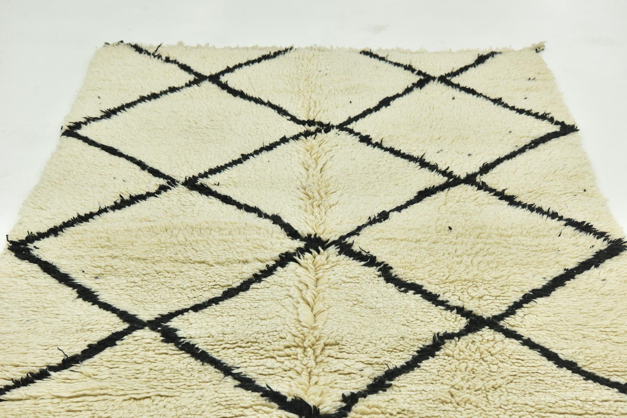 4' 10 x 8' 8 Hand Knotted Moroccan Wool Rug