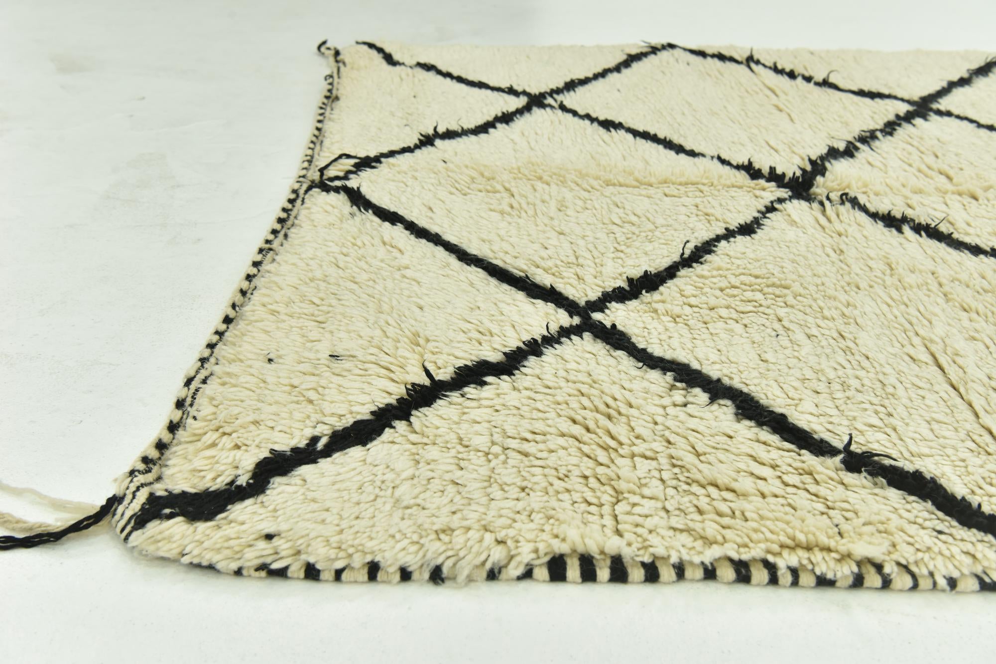 4' 10 x 8' 8 Hand Knotted Moroccan Wool Rug
