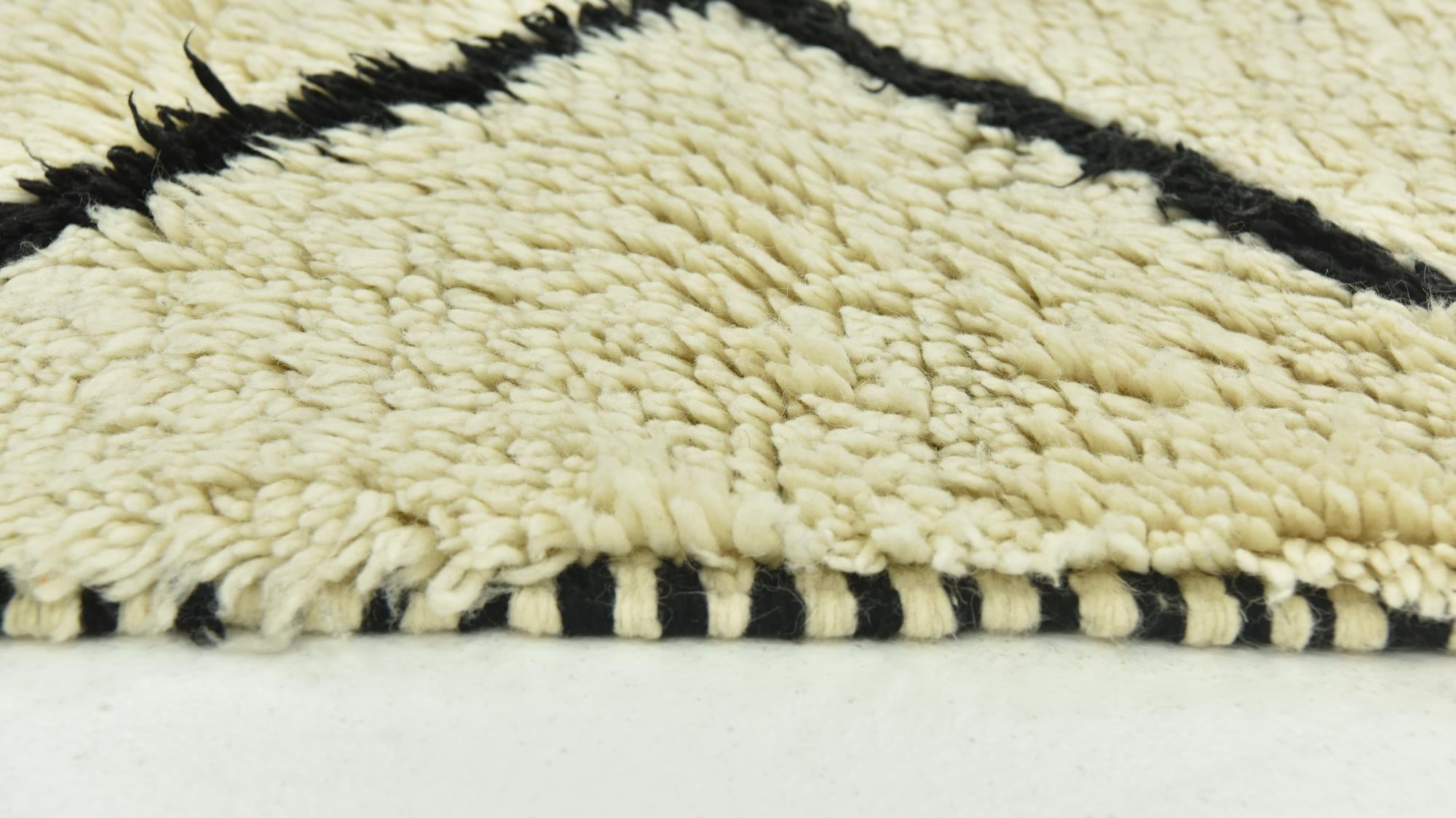 4' 10 x 8' 8 Hand Knotted Moroccan Wool Rug