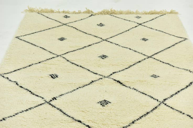 Detail image of 4' 10 x 8' 3 Hand Knotted Moroccan Wool Rug
