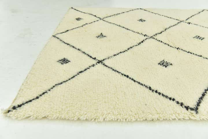 4' 10 x 8' 3 Hand Knotted Moroccan Wool Rug