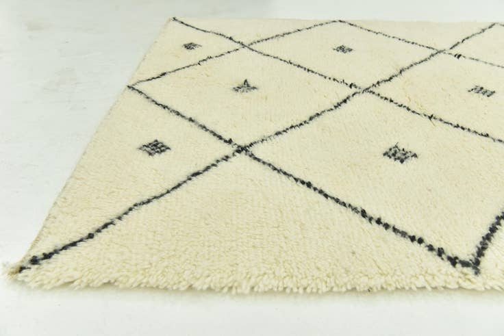 Detail image of 4' 10 x 8' 3 Hand Knotted Moroccan Wool Rug