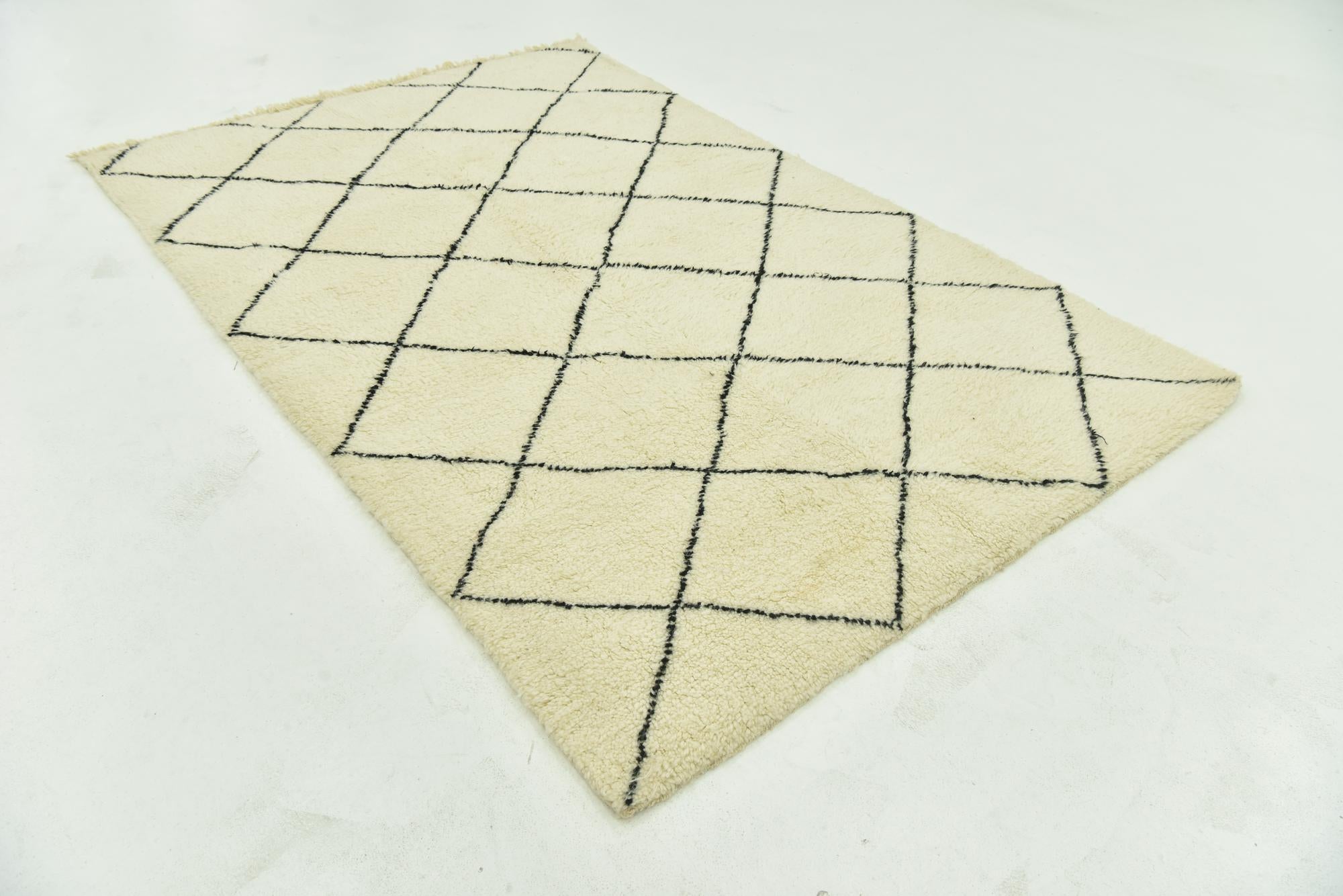 5' 4 x 8' 5 Hand Knotted Moroccan Wool Rug