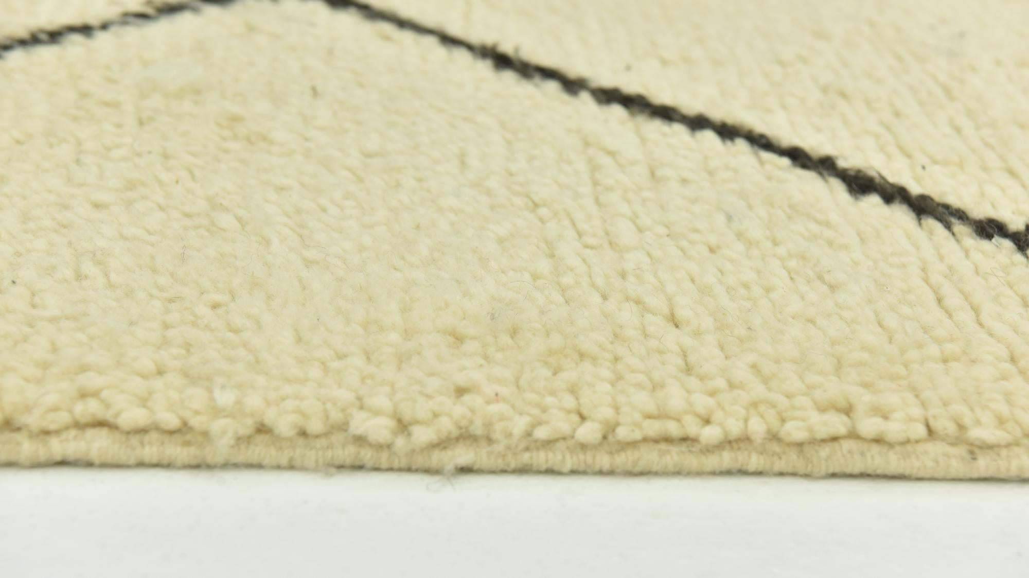 5' 4 x 9' 4 Hand Knotted Moroccan Wool Rug