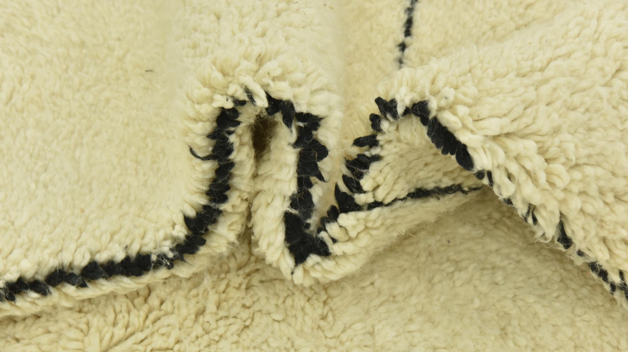 7' 1 x 9' 3 Hand Knotted Moroccan Wool Rug