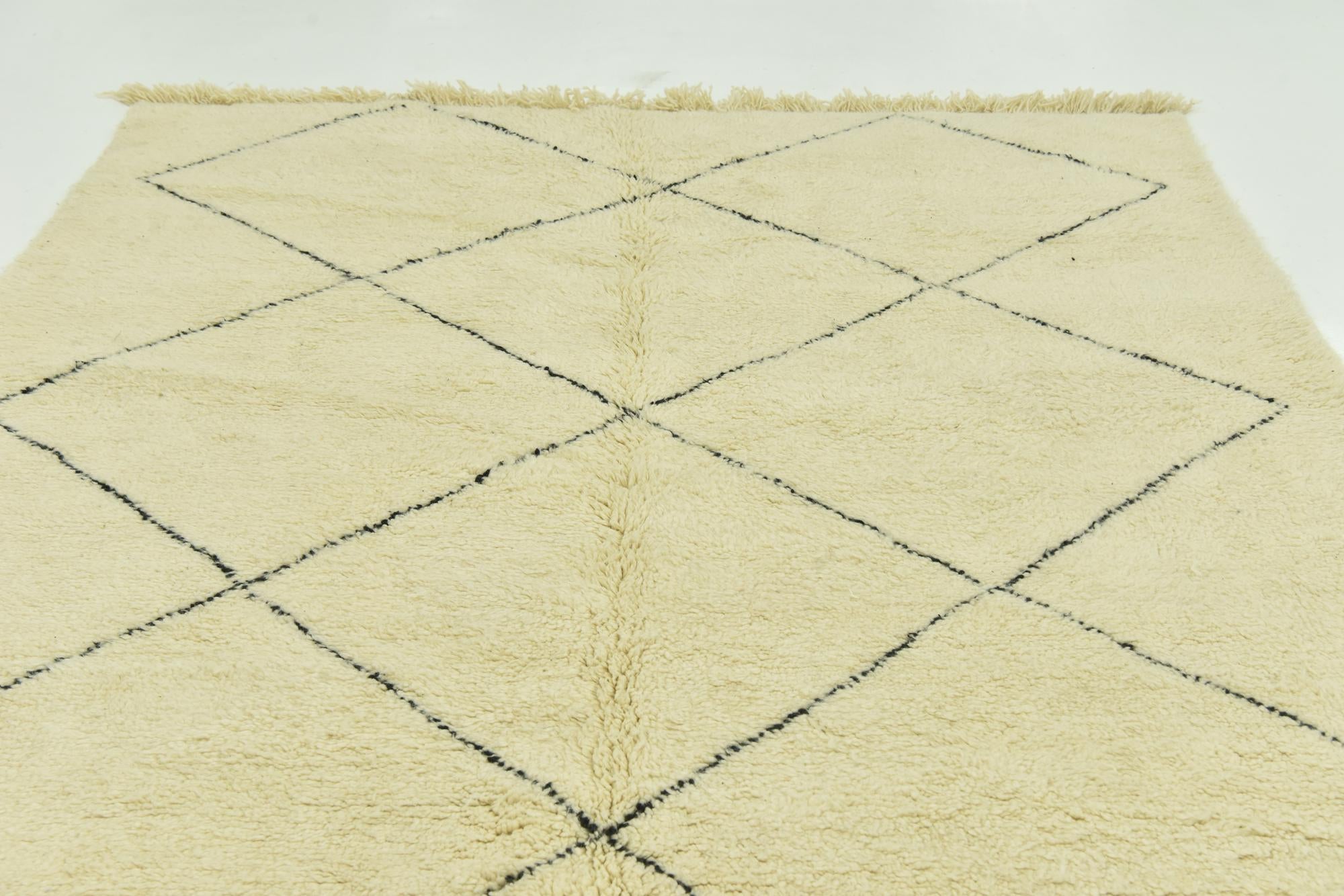 7' 1 x 9' 3 Hand Knotted Moroccan Wool Rug