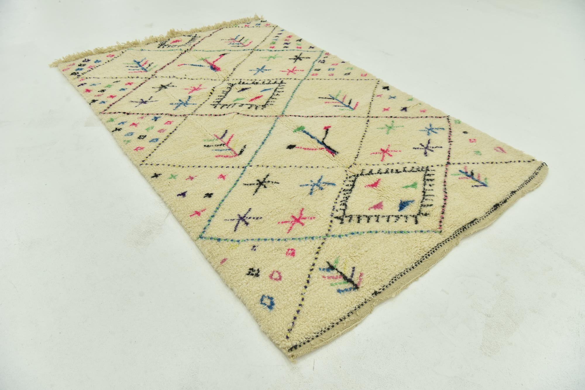 5' x 8' Hand Knotted Moroccan Wool Rug