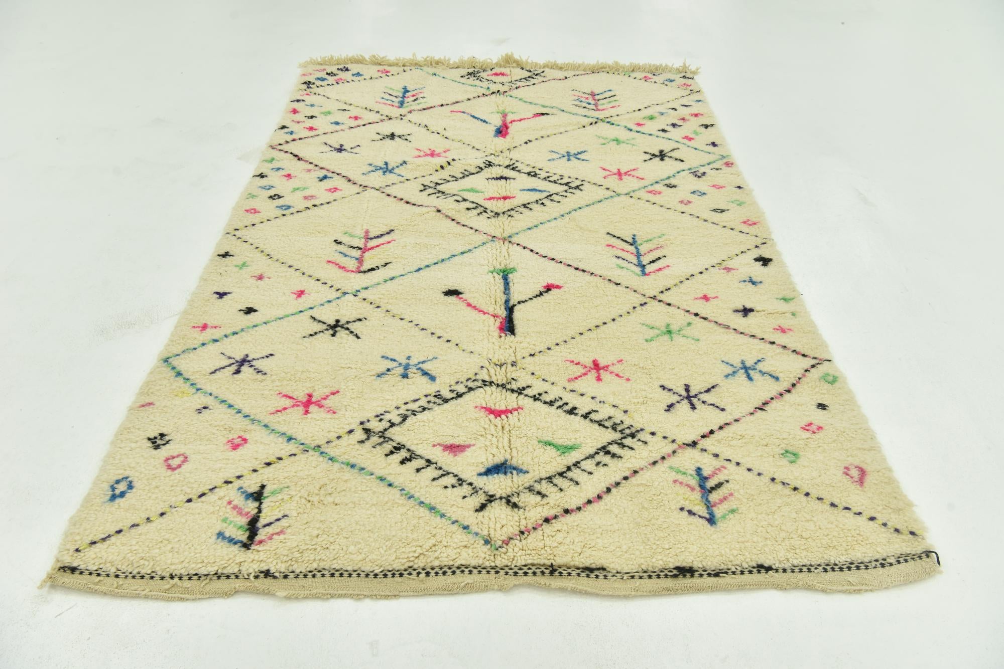 5' x 8' Hand Knotted Moroccan Wool Rug