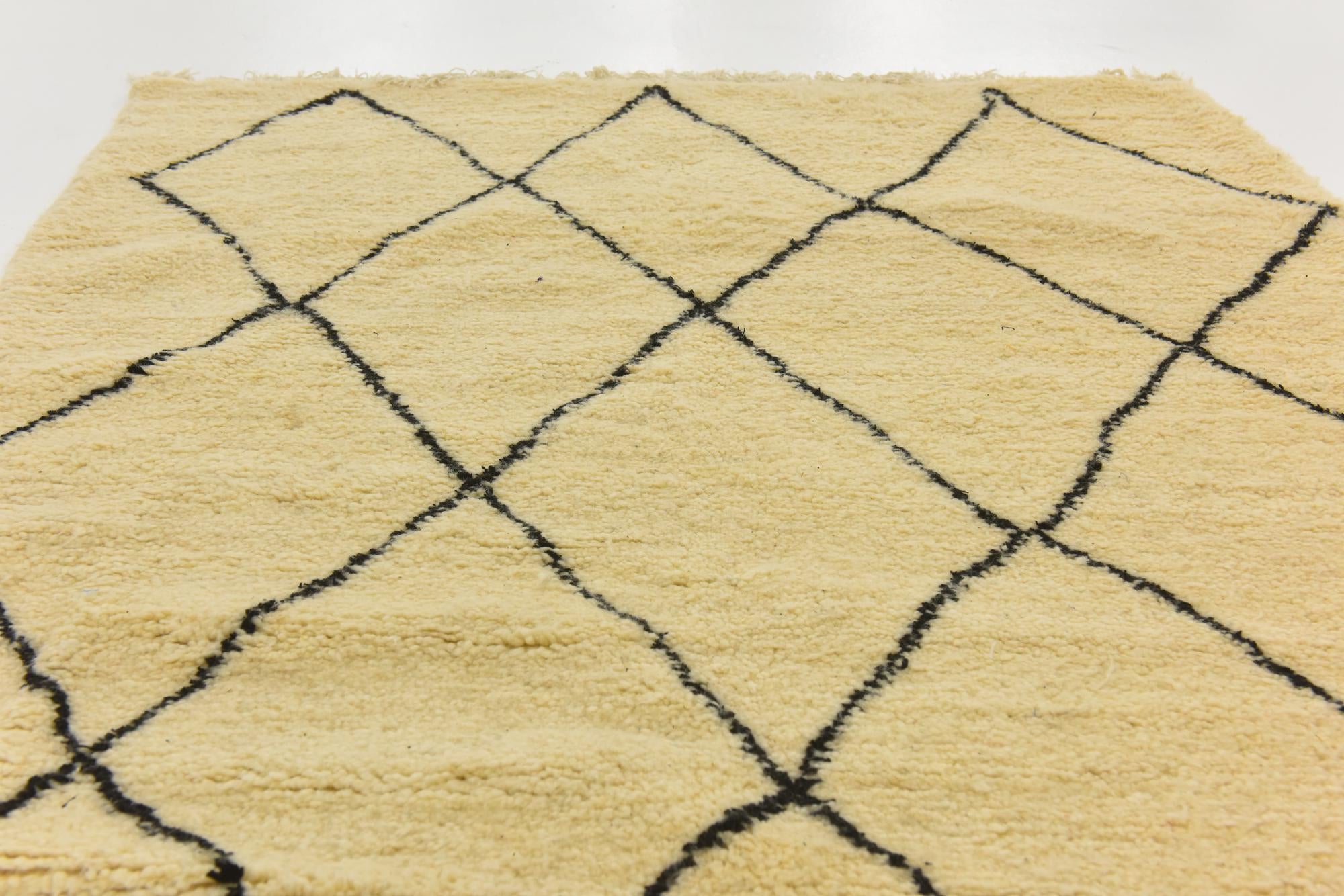 5' x 8' 5 Hand Knotted Moroccan Wool Rug