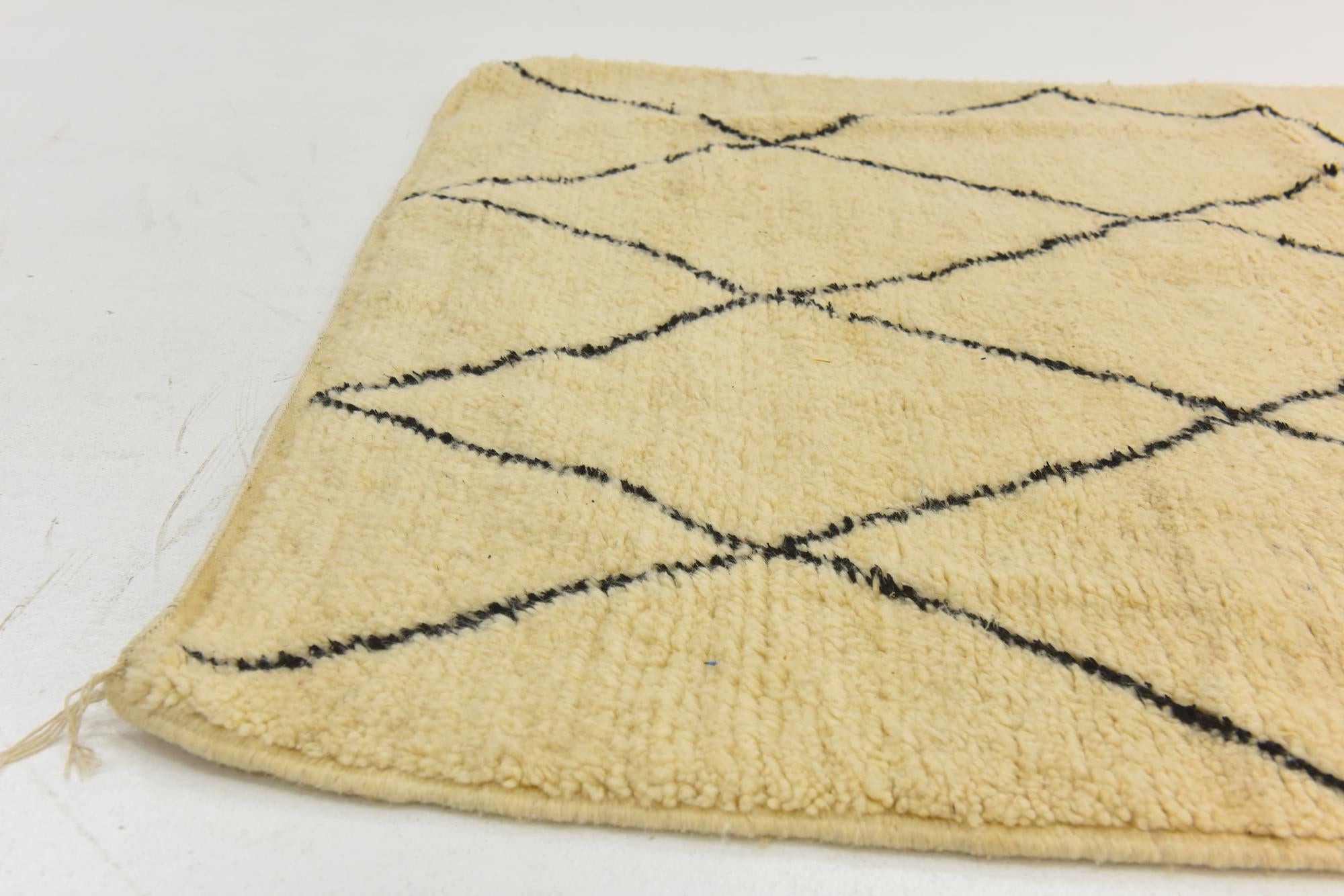 5' x 8' 5 Hand Knotted Moroccan Wool Rug