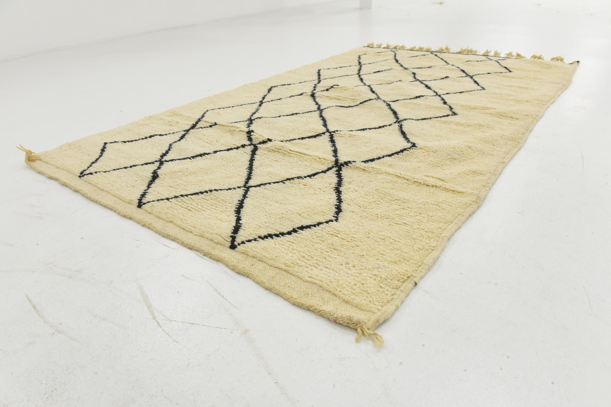 4' 11 x 8' 4 Hand Knotted Moroccan Wool Rug