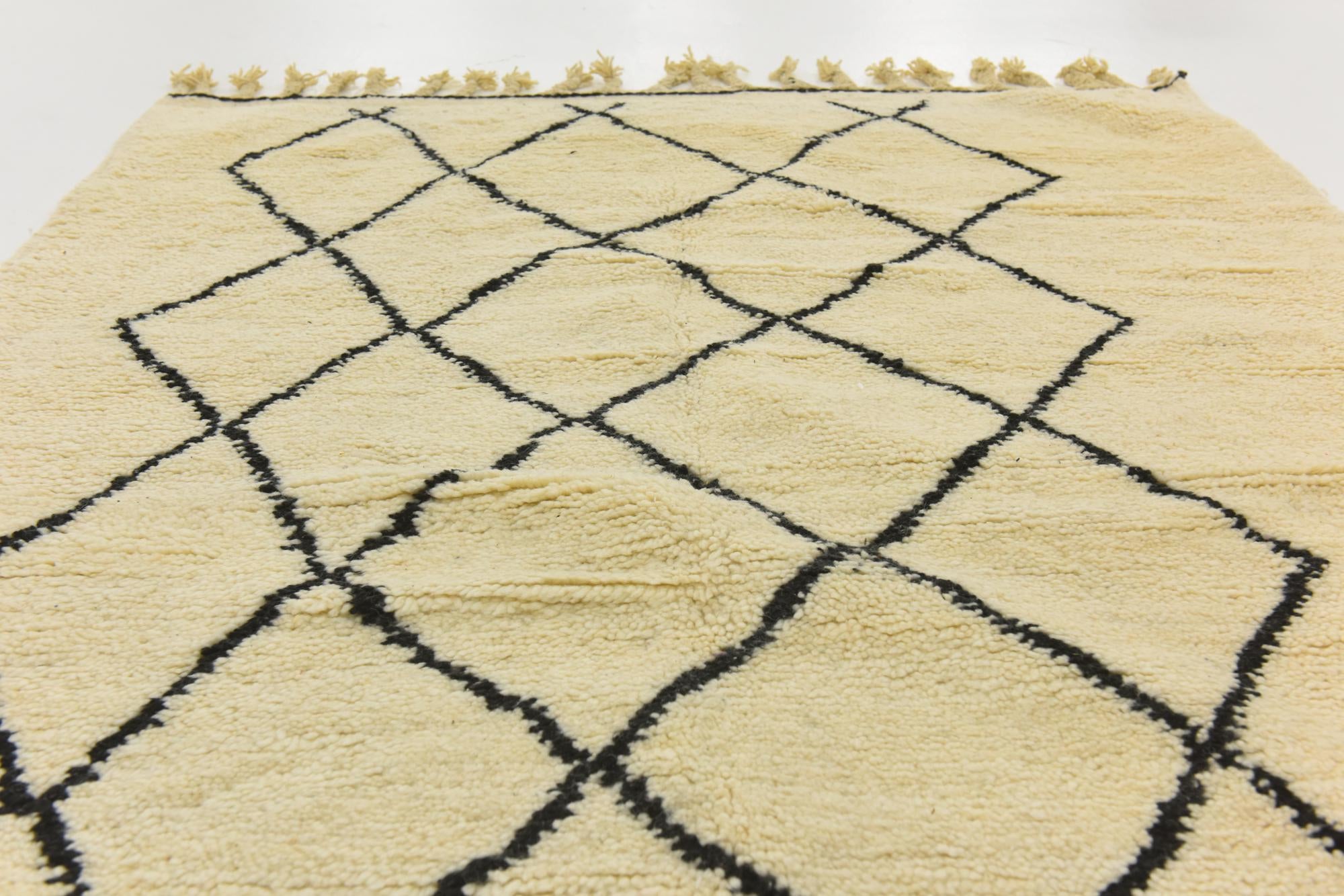 4' 11 x 8' 4 Hand Knotted Moroccan Wool Rug