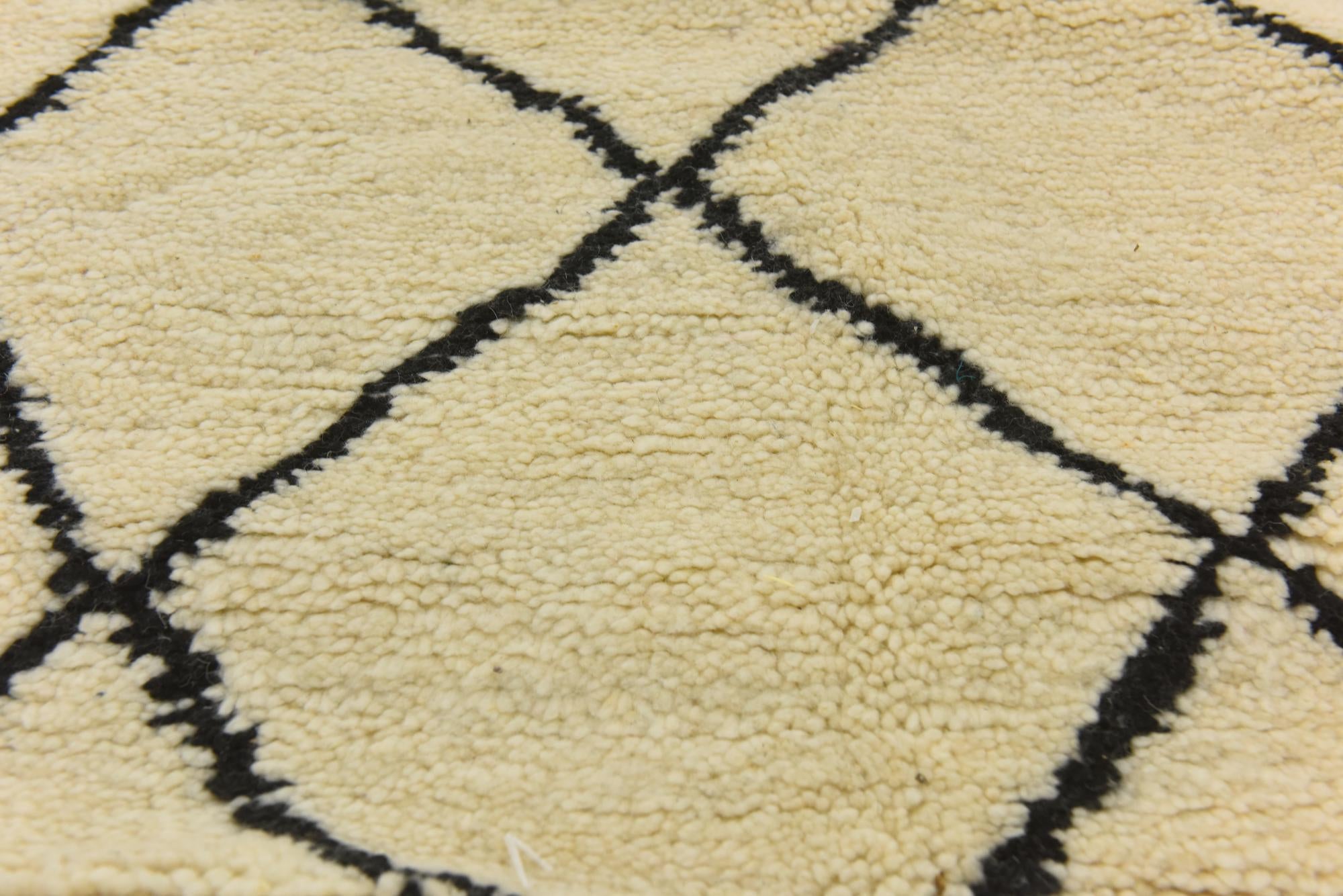 4' 11 x 8' 4 Hand Knotted Moroccan Wool Rug