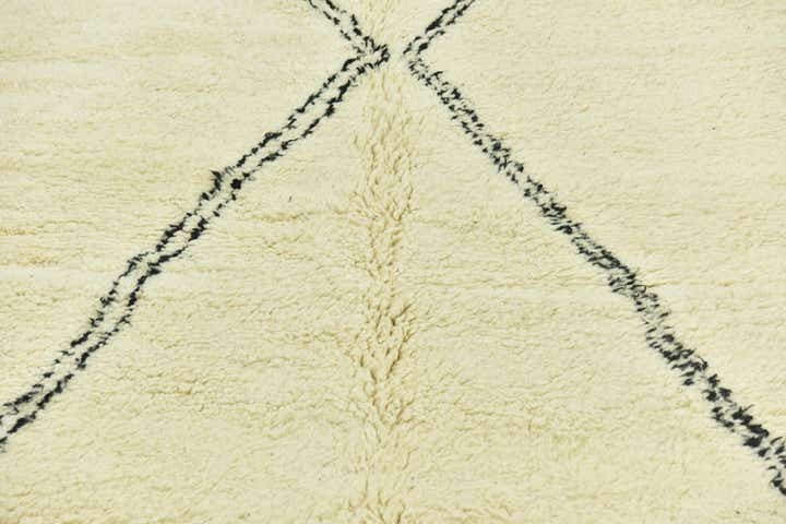 5' 6 x 8' 8 Hand Knotted Moroccan Wool Rug