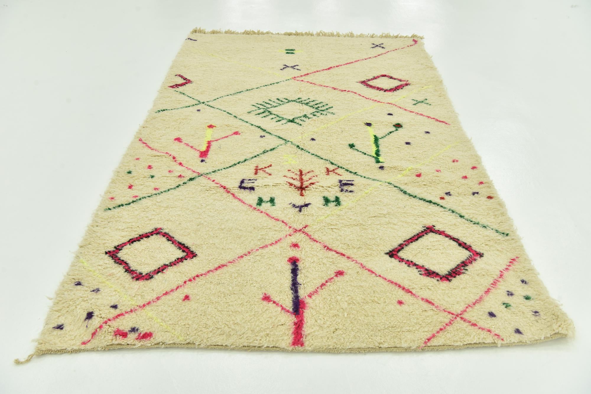 5' 6 x 8' 10 Hand Knotted Moroccan Wool Rug