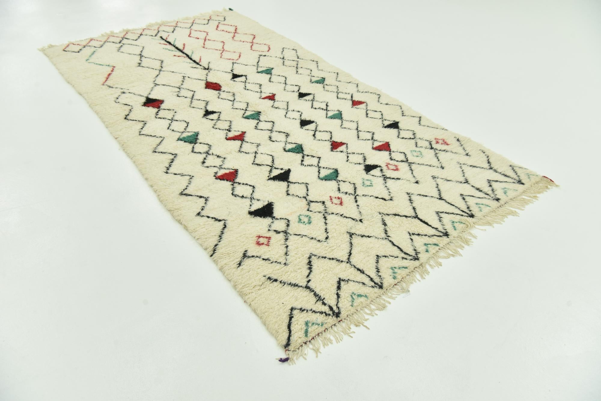 5' x 9' 2 Hand Knotted Moroccan Wool Rug