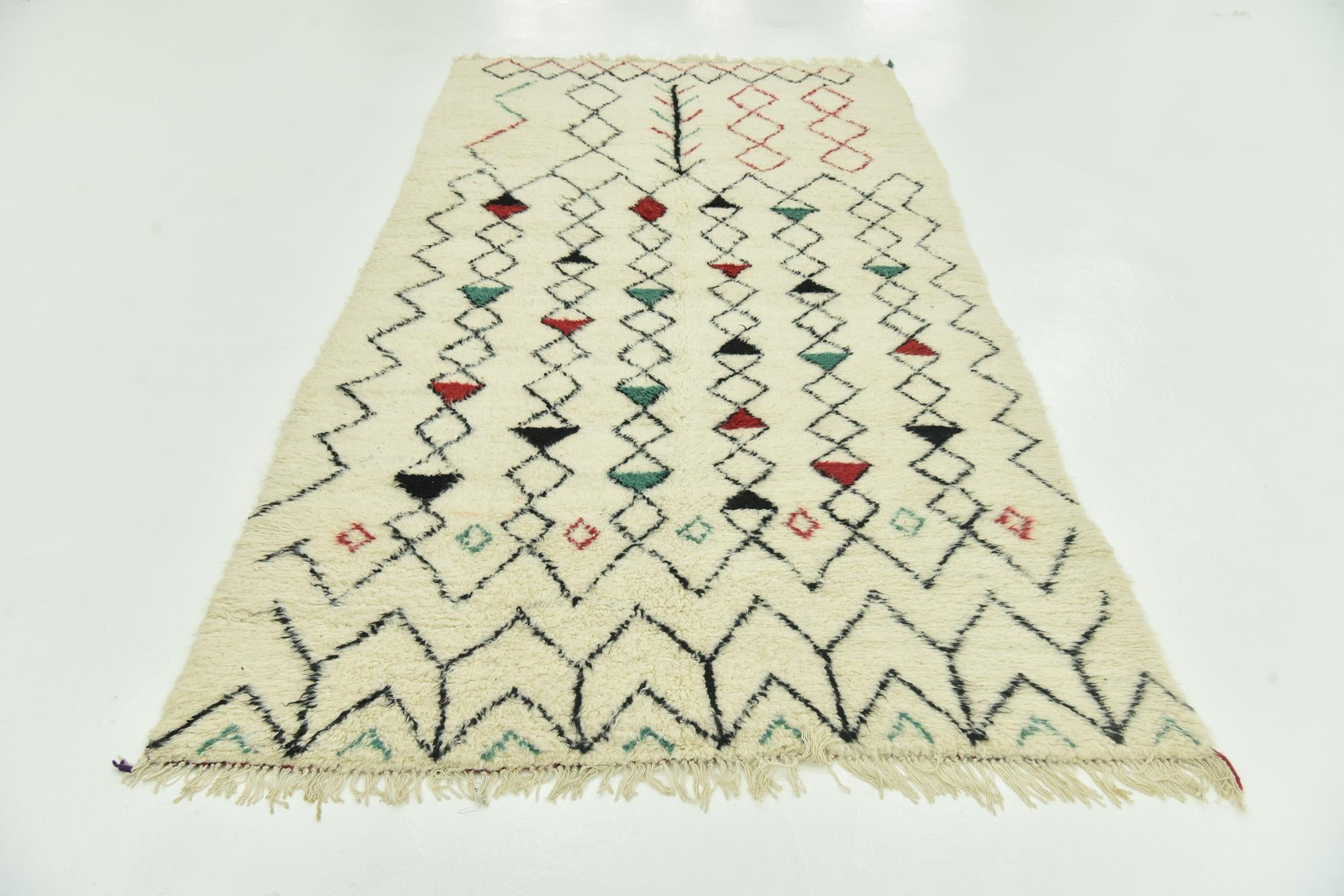 5' x 9' 2 Hand Knotted Moroccan Wool Rug