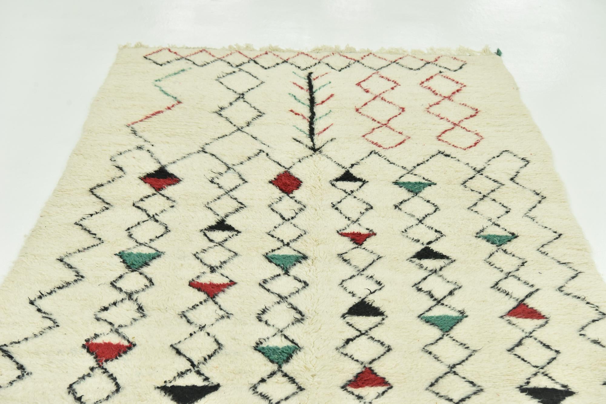 5' x 9' 2 Hand Knotted Moroccan Wool Rug