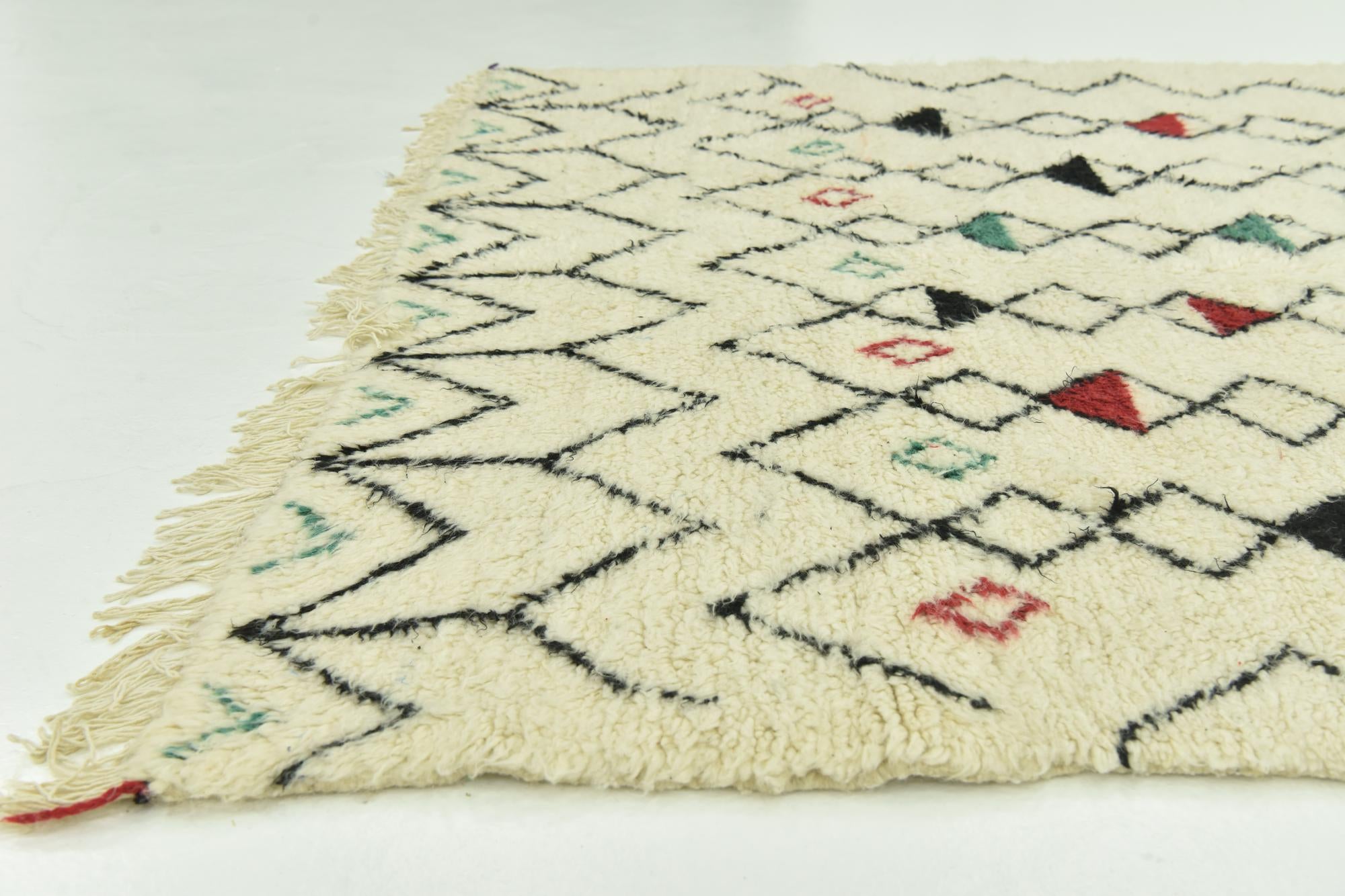 5' x 9' 2 Hand Knotted Moroccan Wool Rug