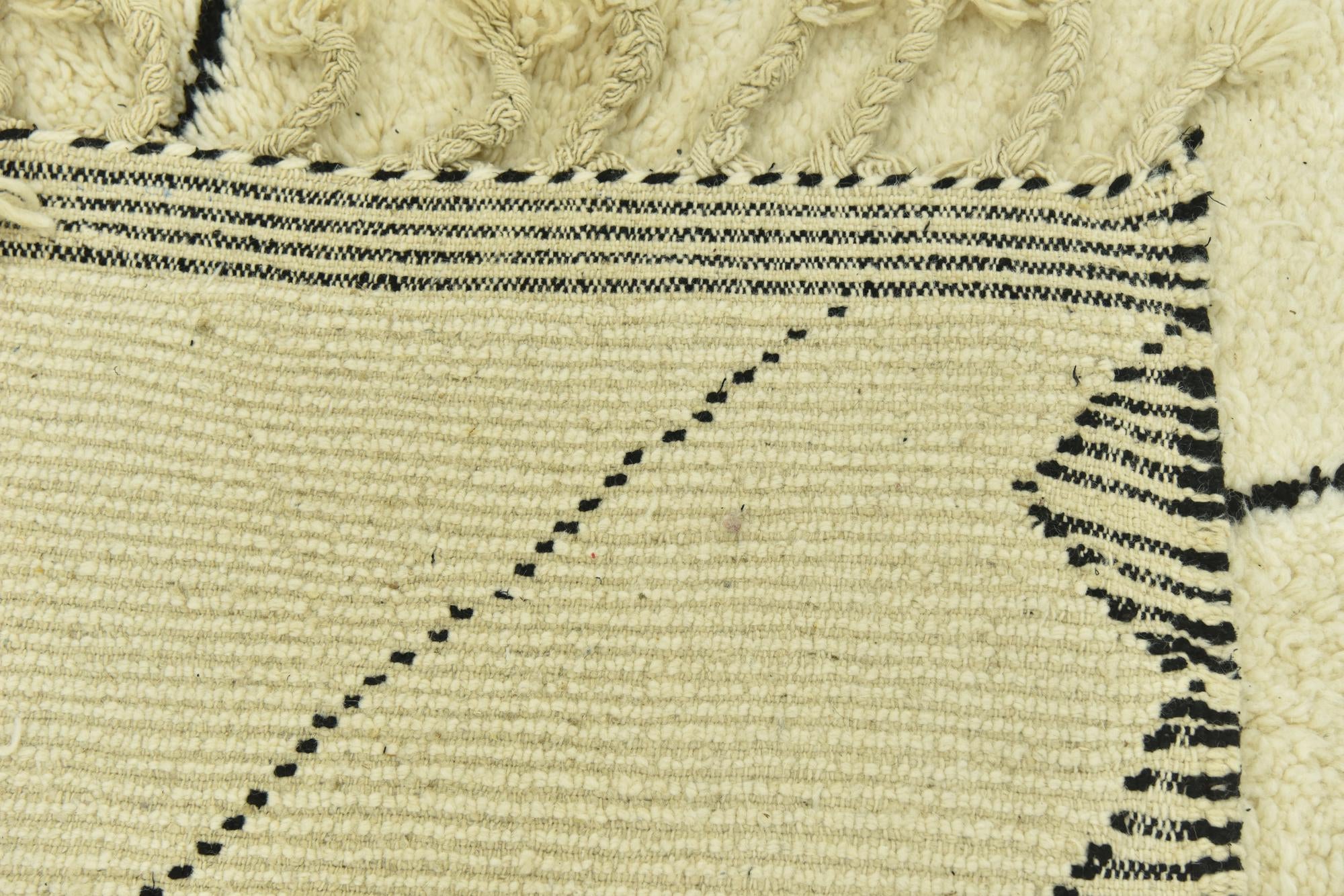 5' 5 x 8' 6 Hand Knotted Moroccan Wool Rug
